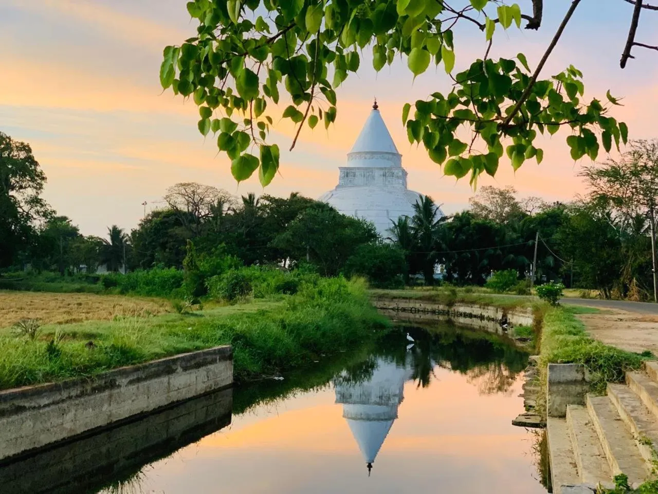 Lake Side Tourist Inn