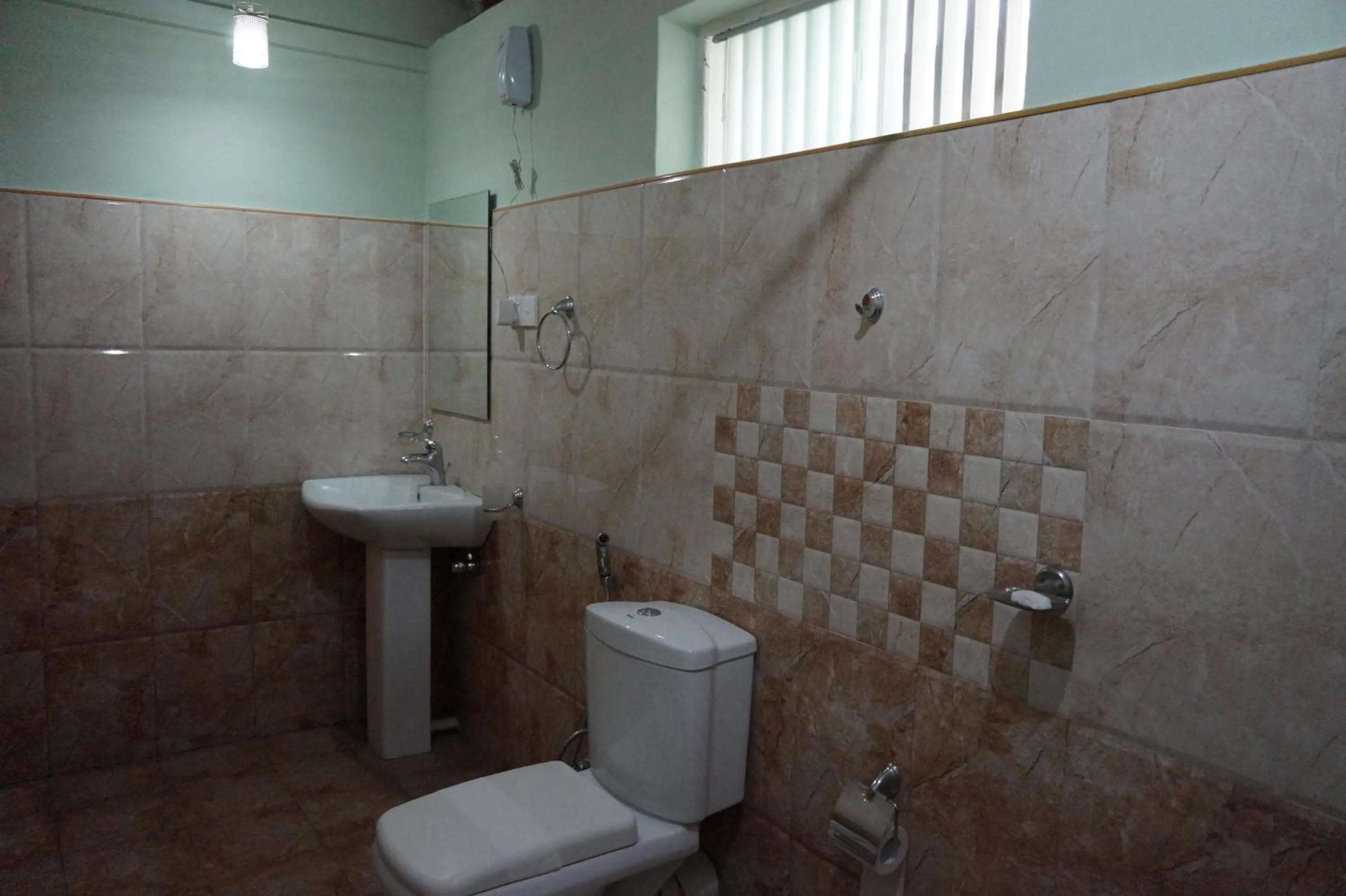 Property building in Lake Side Tourist Inn