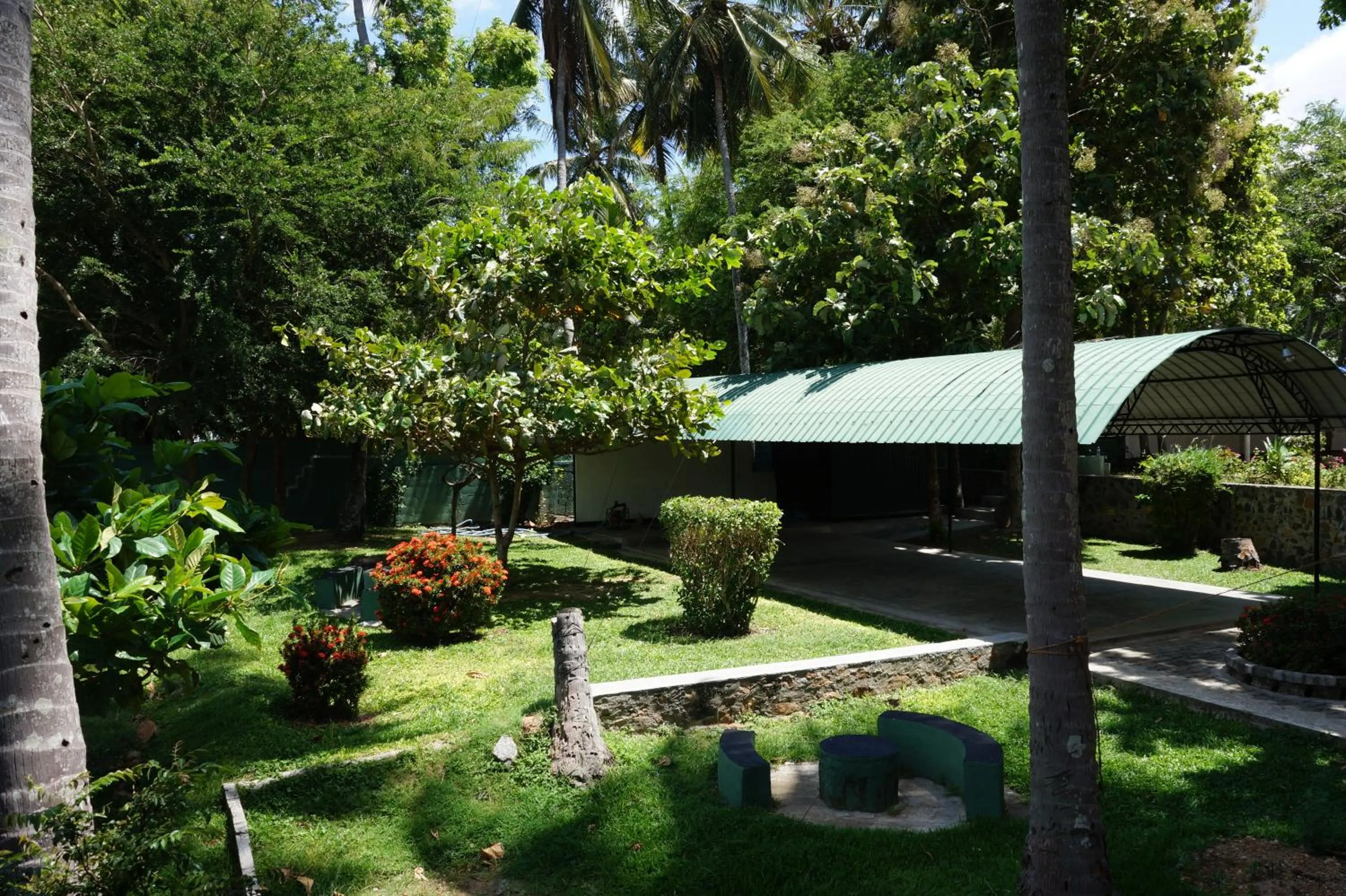 Lake Side Tourist Inn