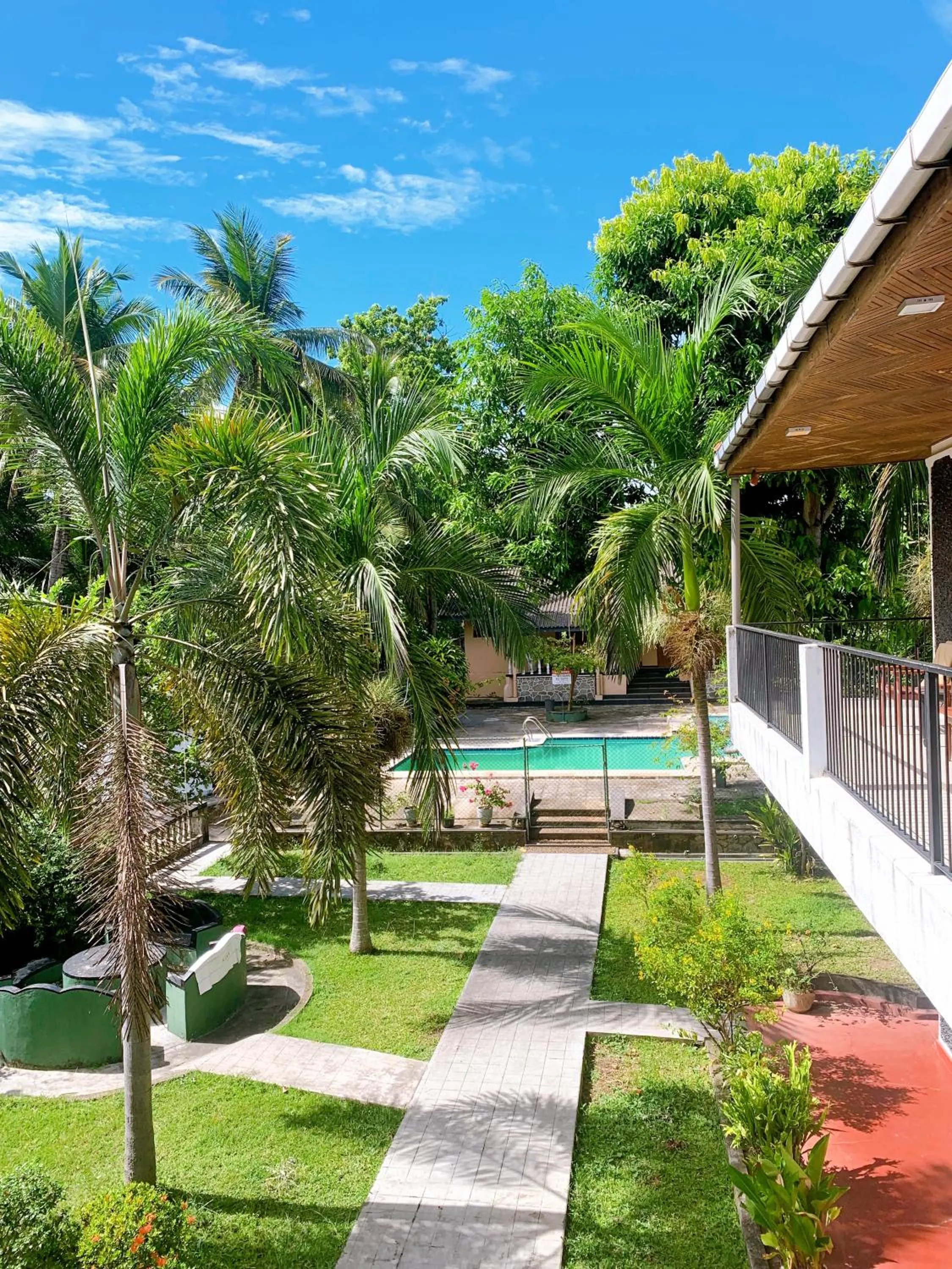 Lake Side Tourist Inn