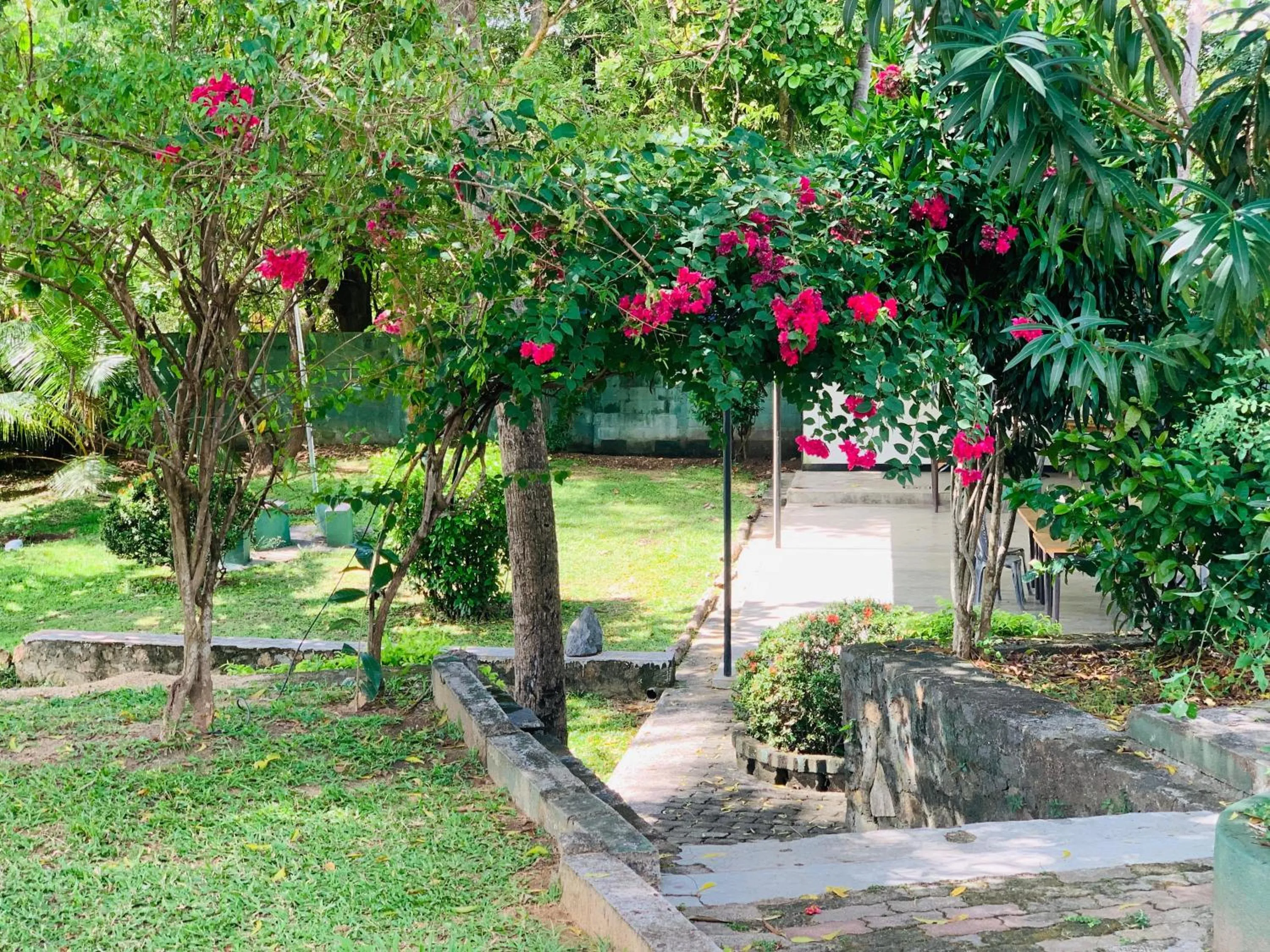 Lake Side Tourist Inn