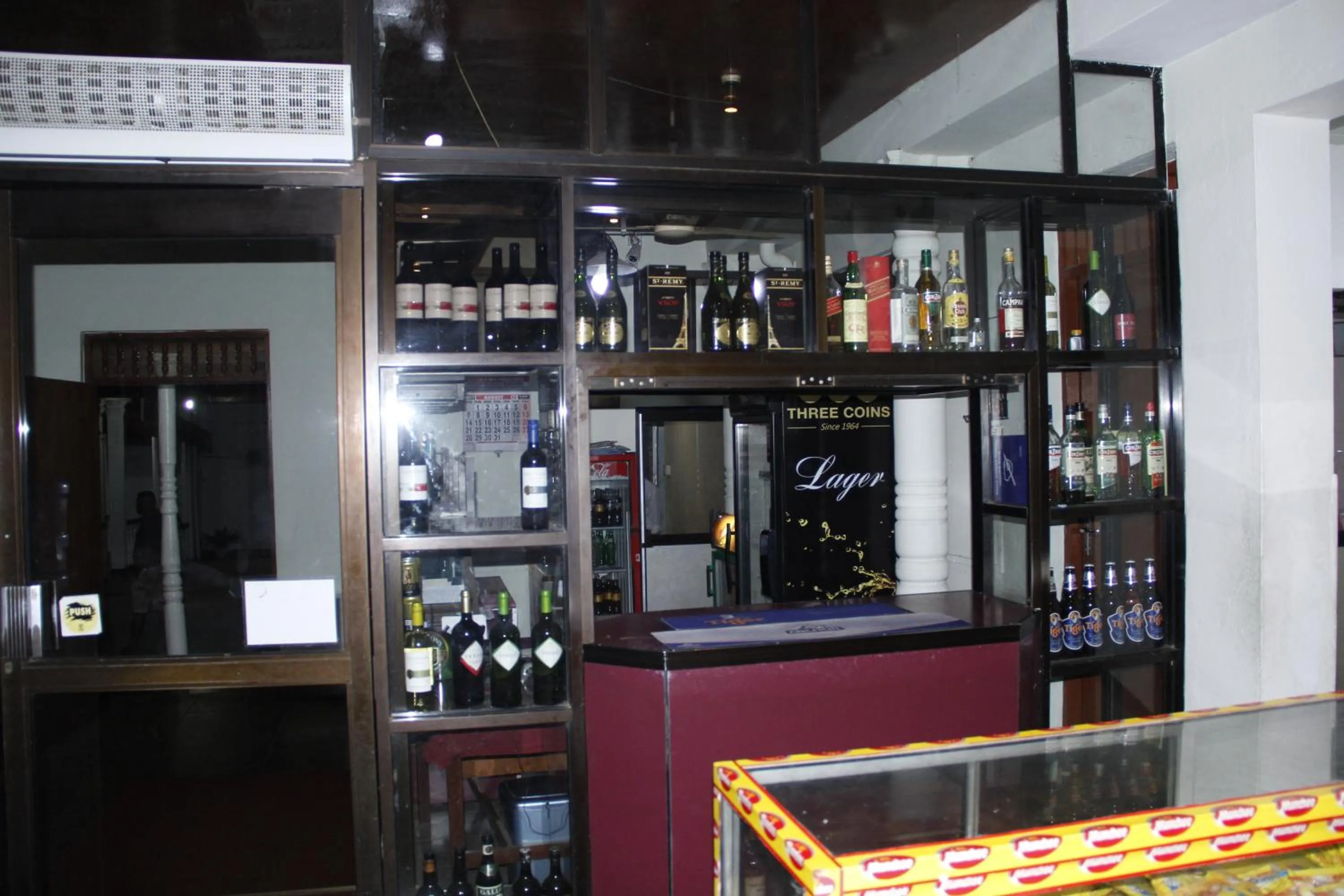 Lake Side Tourist Inn