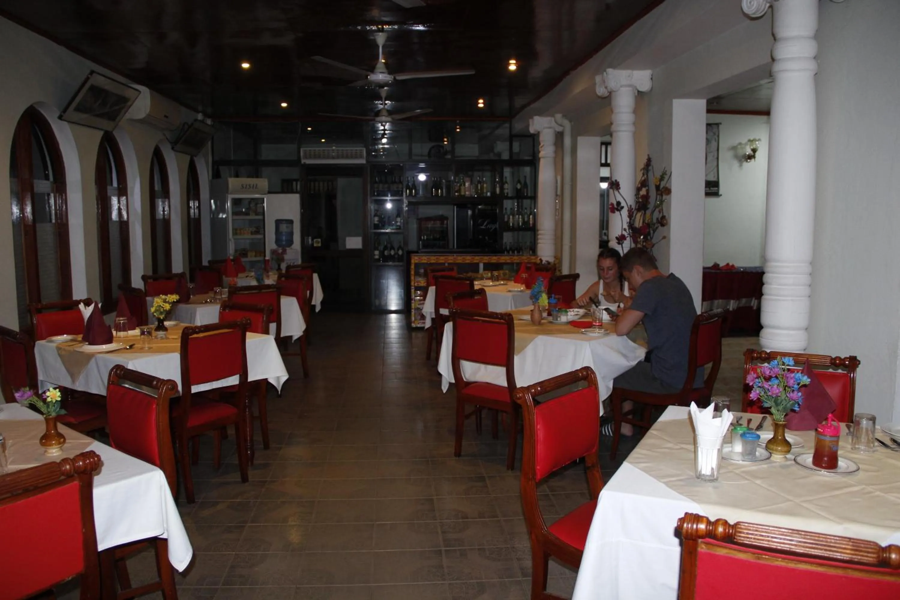 Restaurant/places to eat in Lake Side Tourist Inn