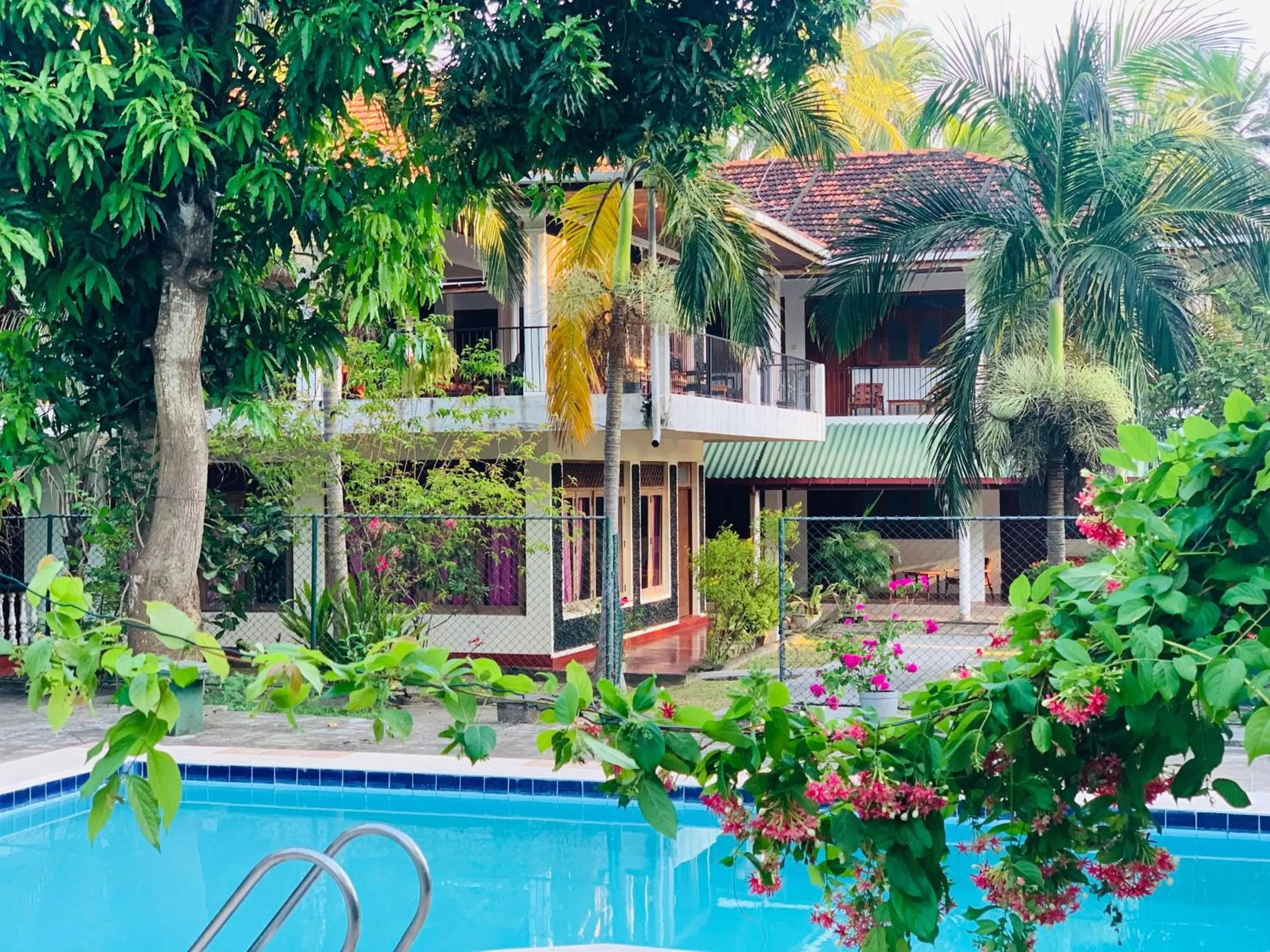 Lake Side Tourist Inn