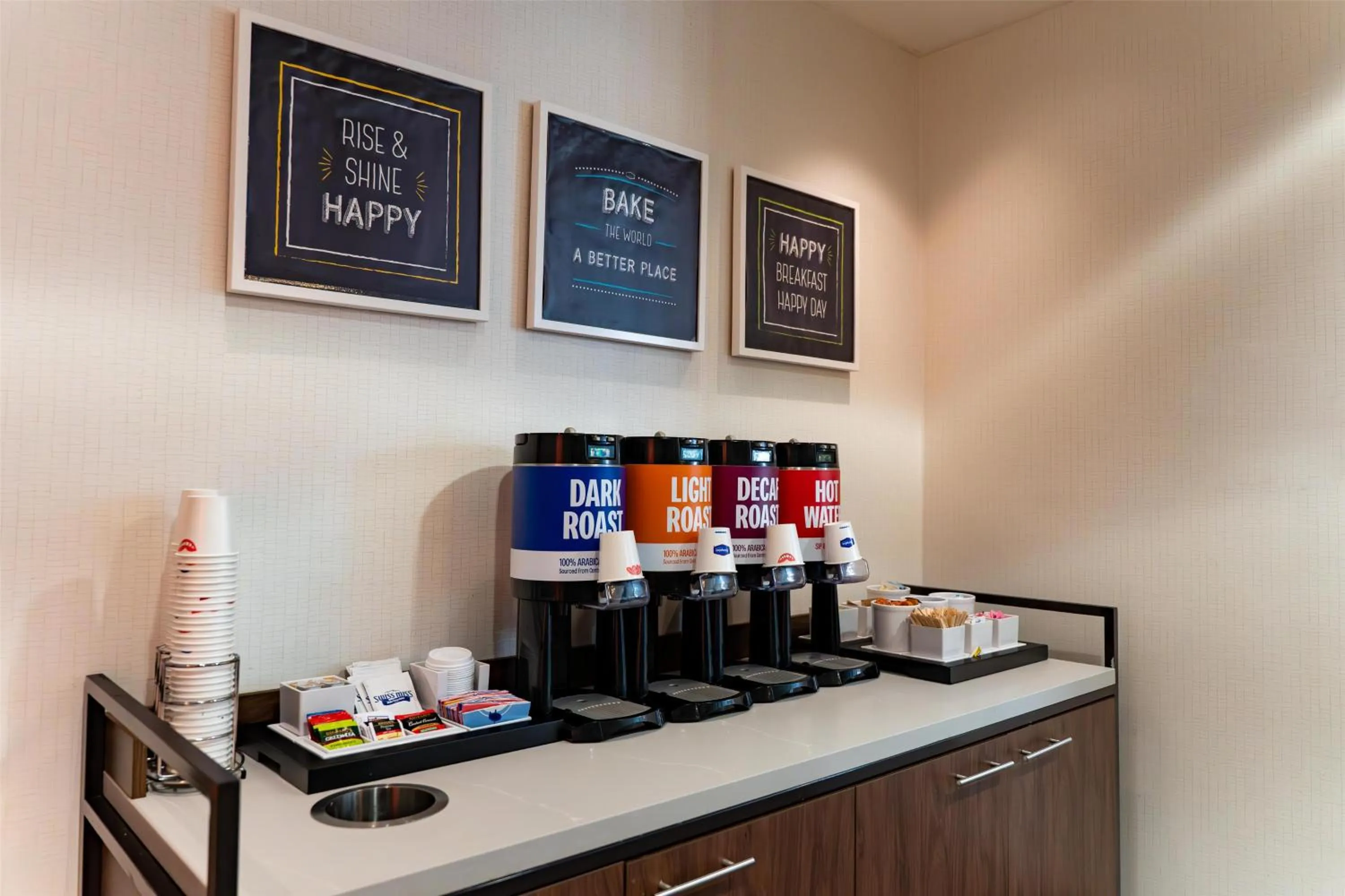 Dining area in Hampton Inn Turnersville