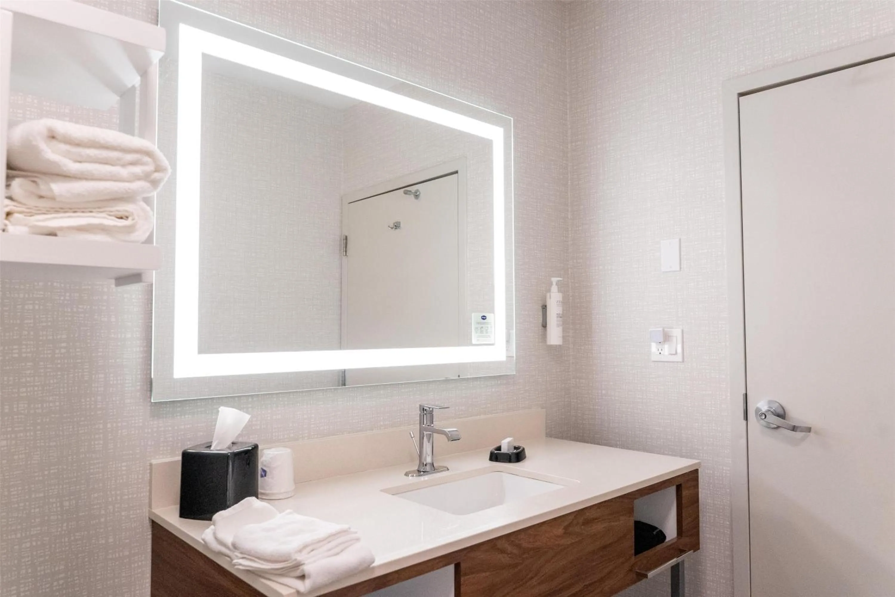 Bathroom in Hampton Inn Turnersville