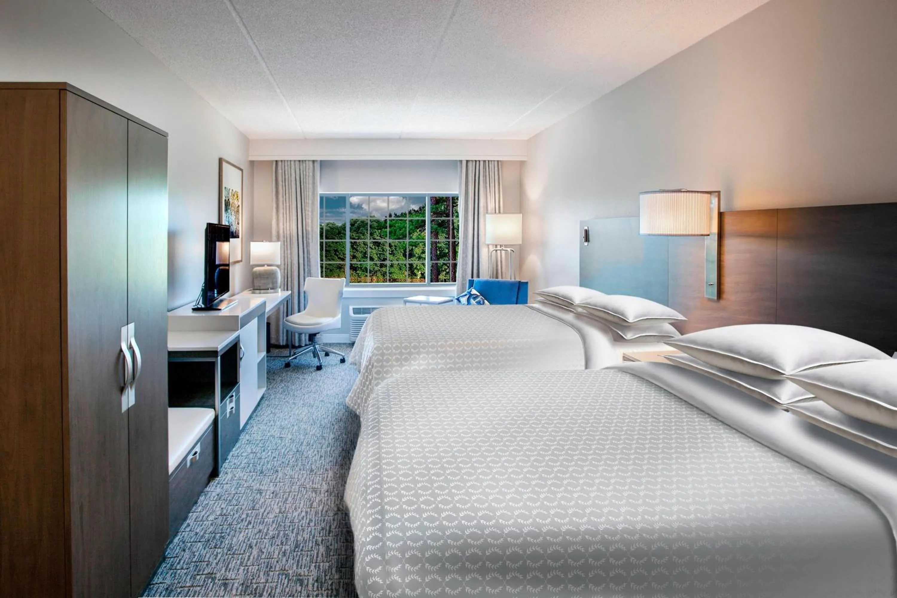 Photo of the whole room, Bed in Sheraton Jacksonville Hotel