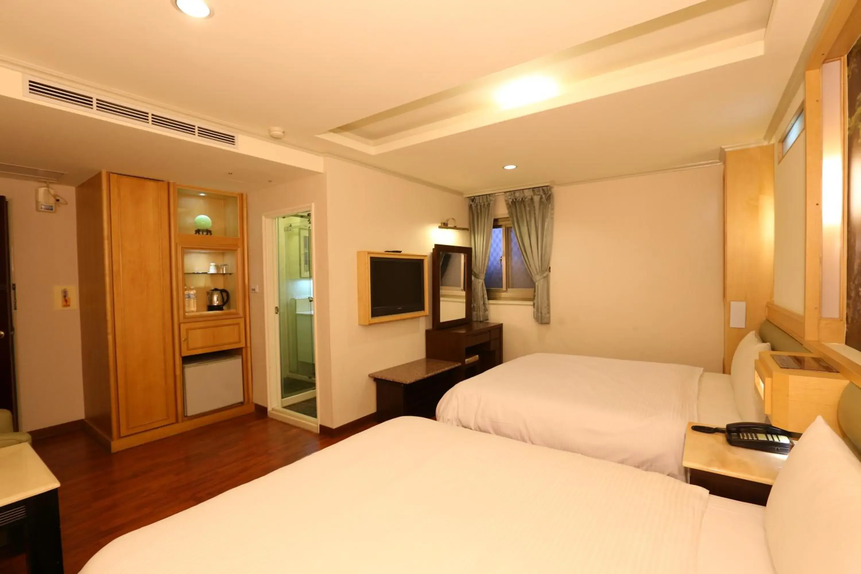 Standard Quadruple Room in Kai Fu Hotel Standard Quadruple Room in Kai Fu Hotel