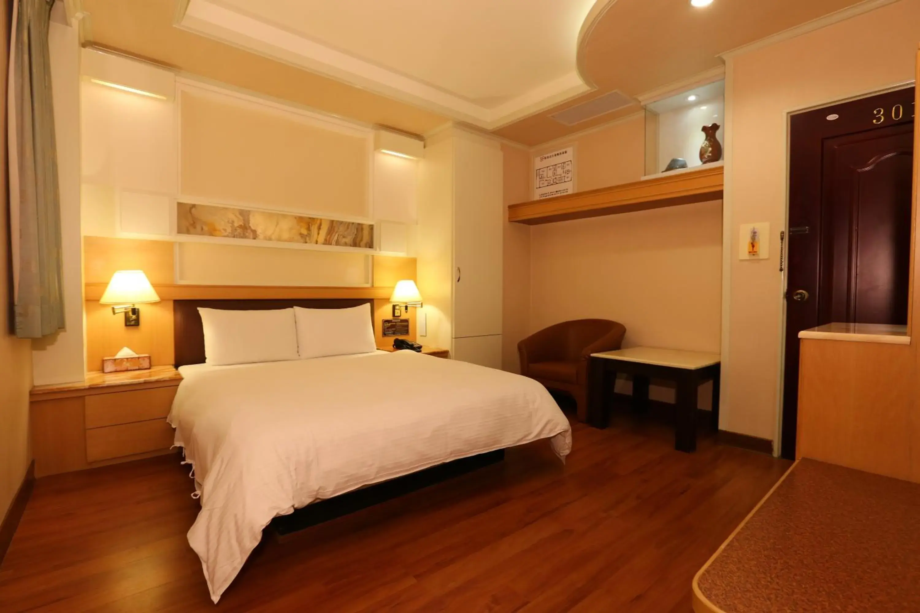 Budget Double Room in Kai Fu Hotel Budget Double Room in Kai Fu Hotel