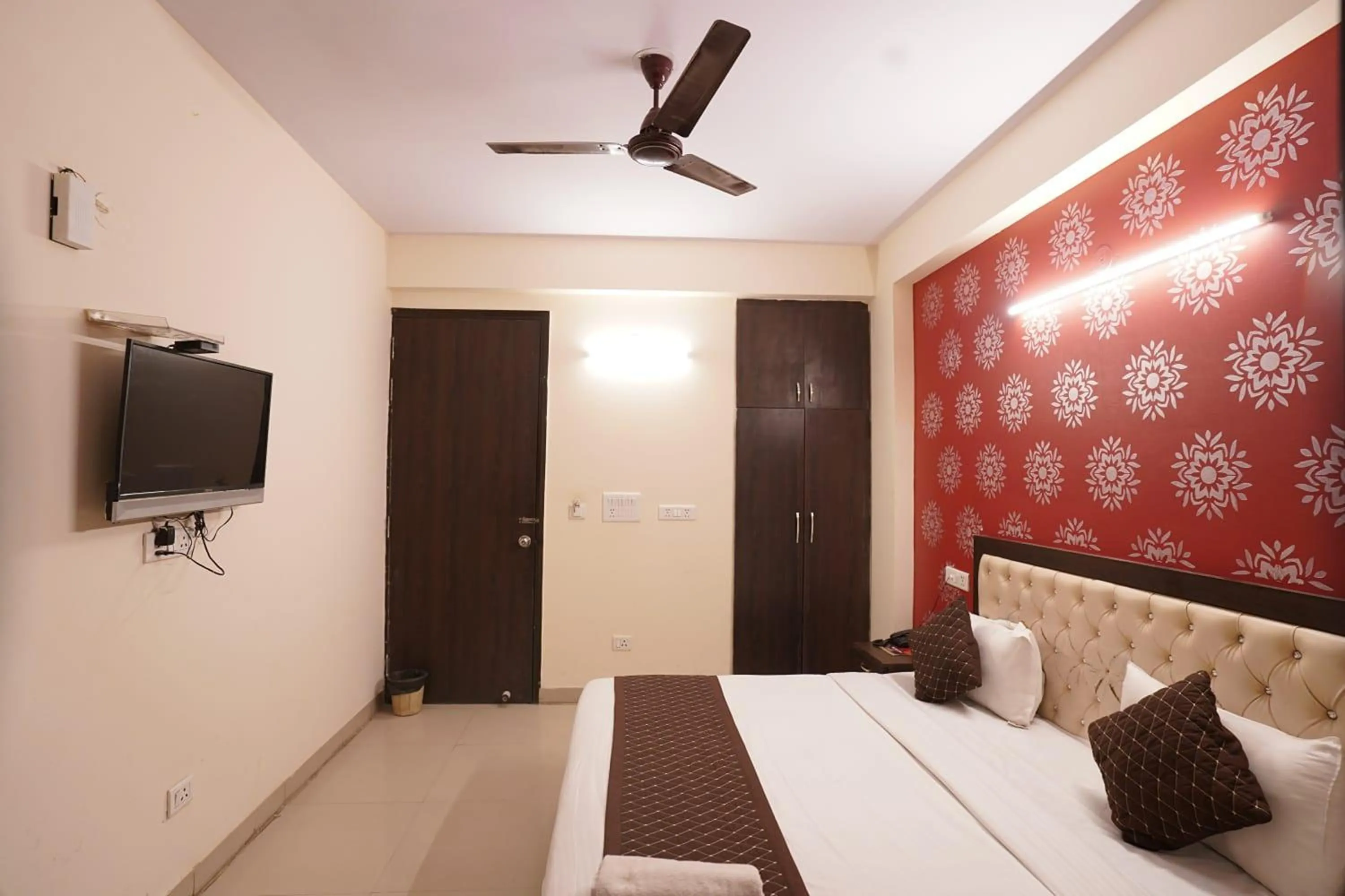 Bedroom, Bed in Hotel Tourist Palace