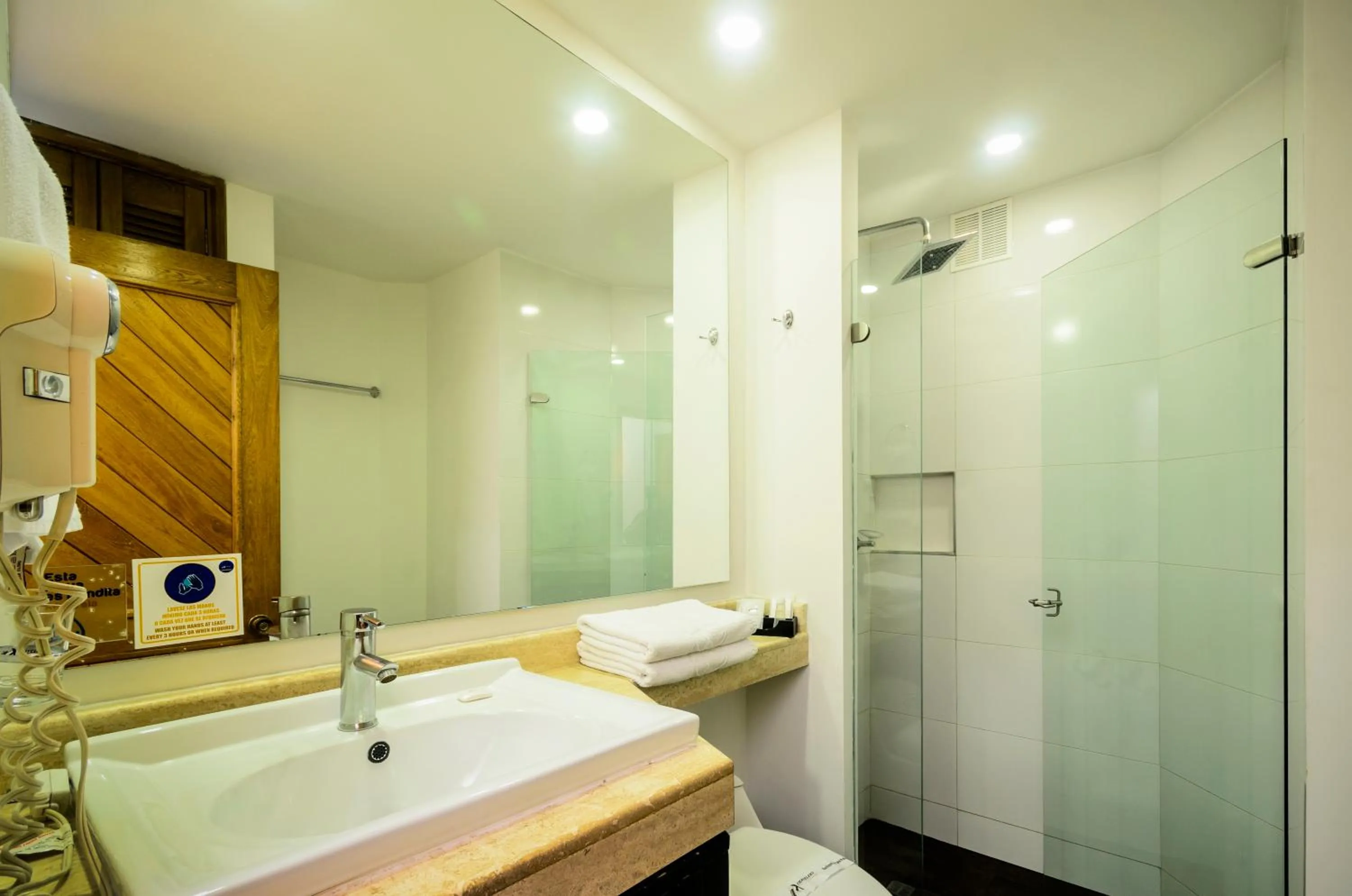 Bathroom in Travelers Fontana Plaza