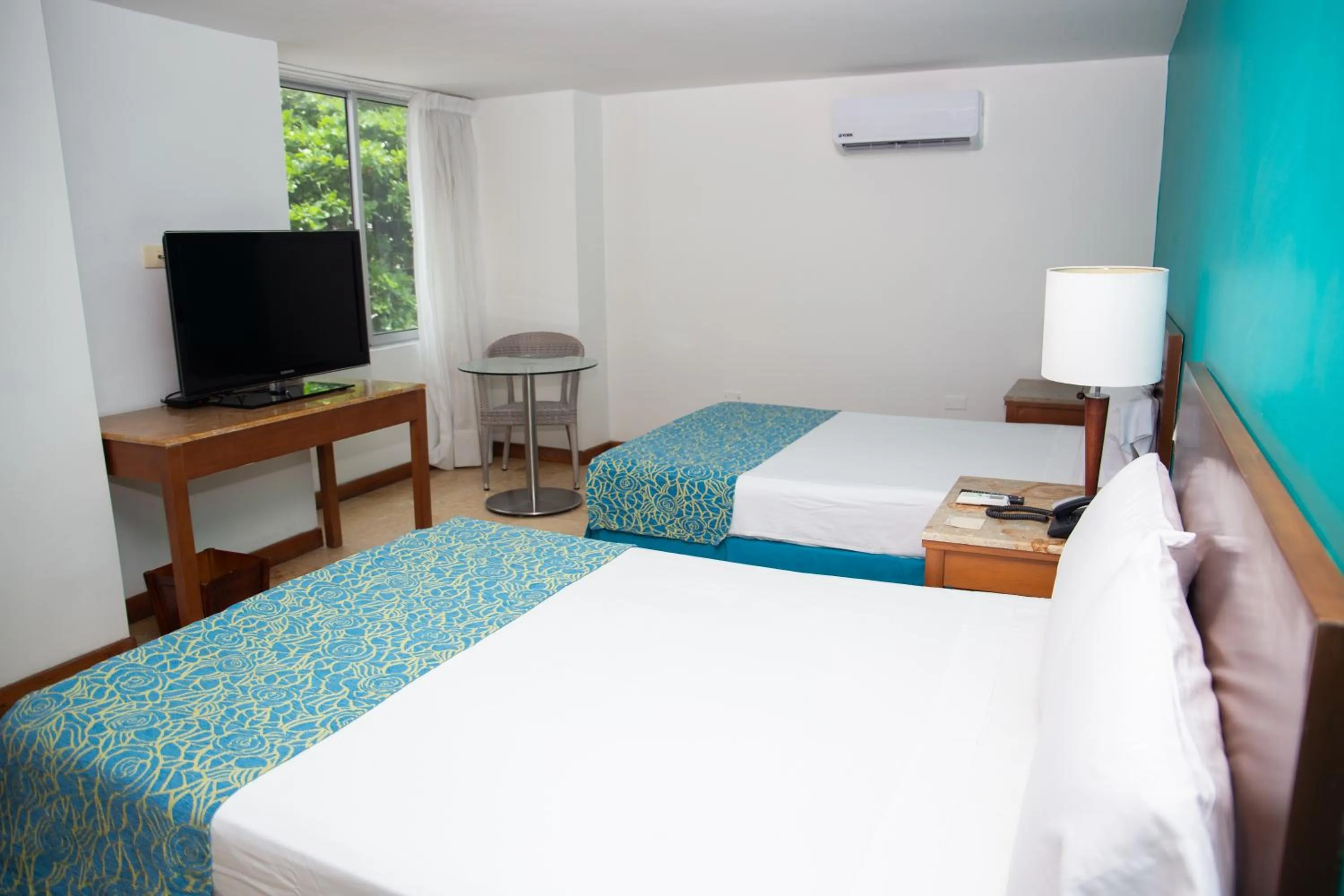 Photo of the whole room, Bed in Hotel Oceania Cartagena