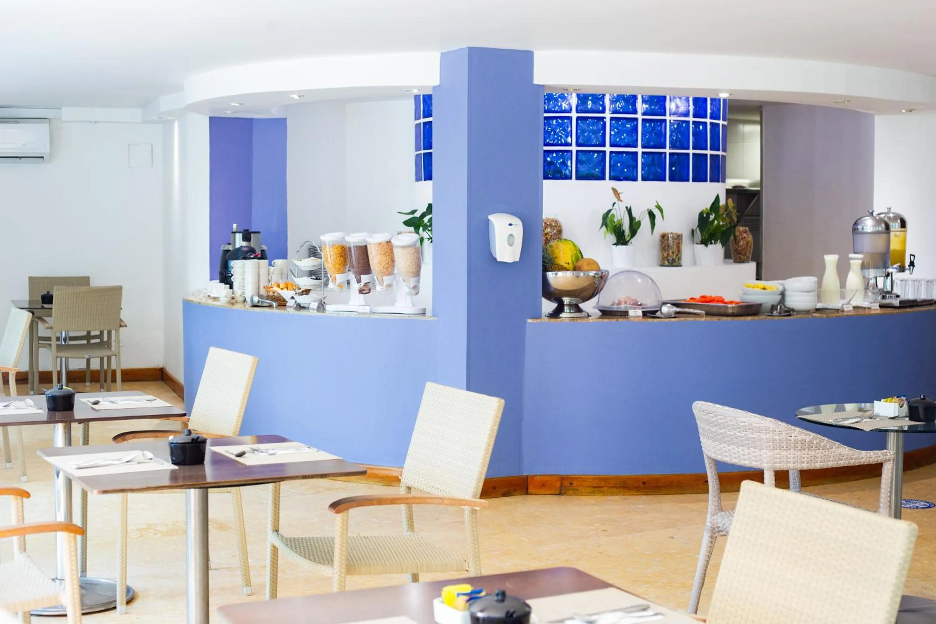 Coffee/tea facilities in Hotel Oceania Cartagena