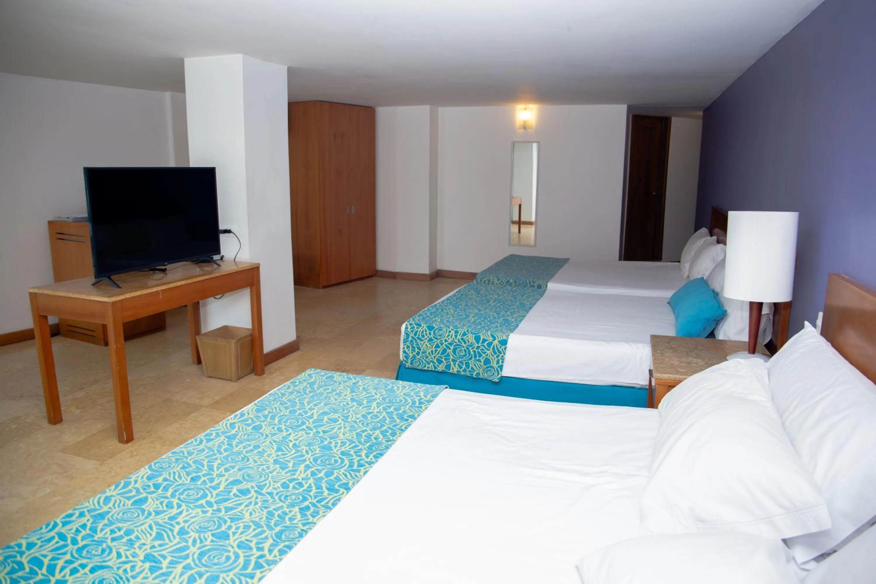 Photo of the whole room, Bed in Hotel Oceania Cartagena