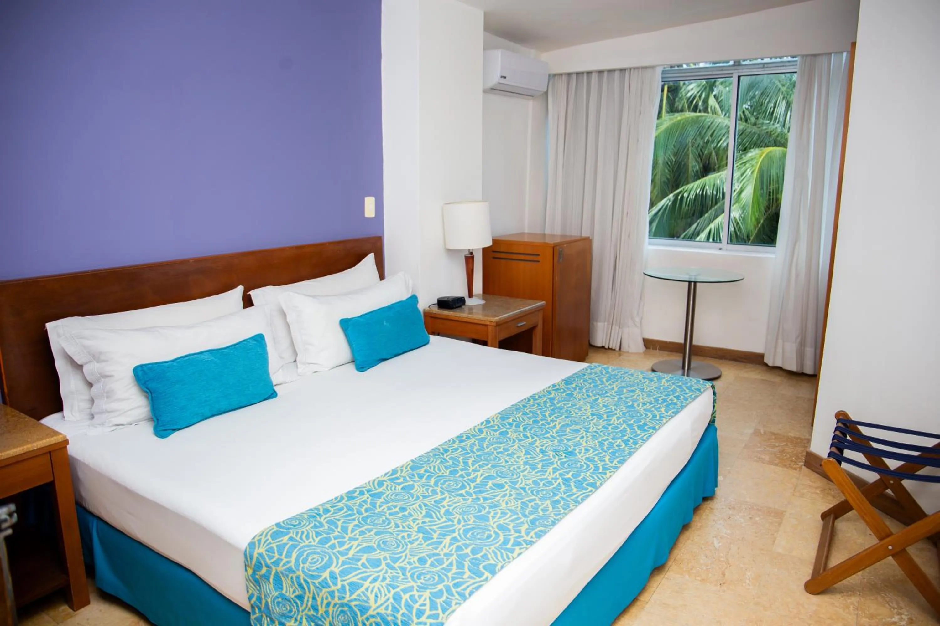 Photo of the whole room, Bed in Hotel Oceania Cartagena