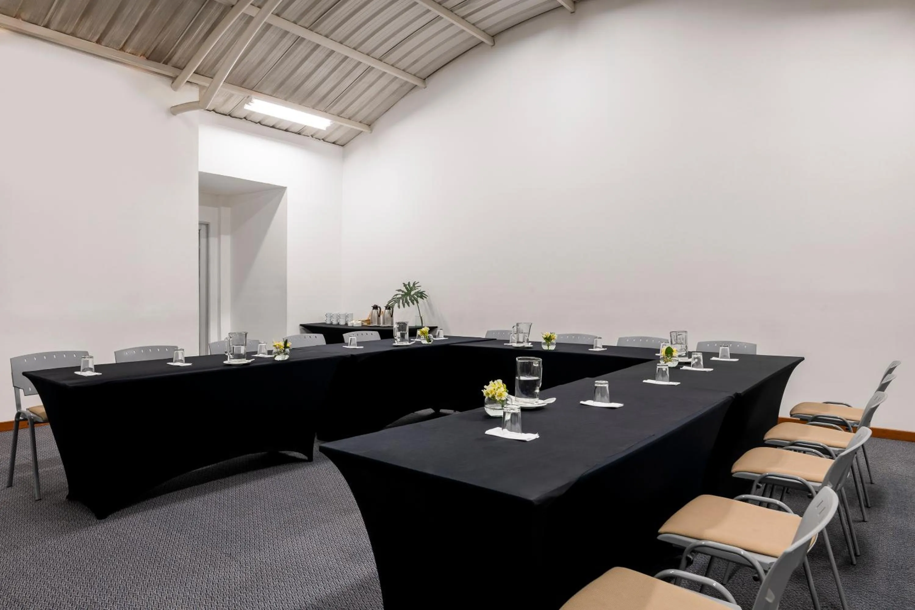 Meeting/conference room in Hotel MS Chipichape Plus