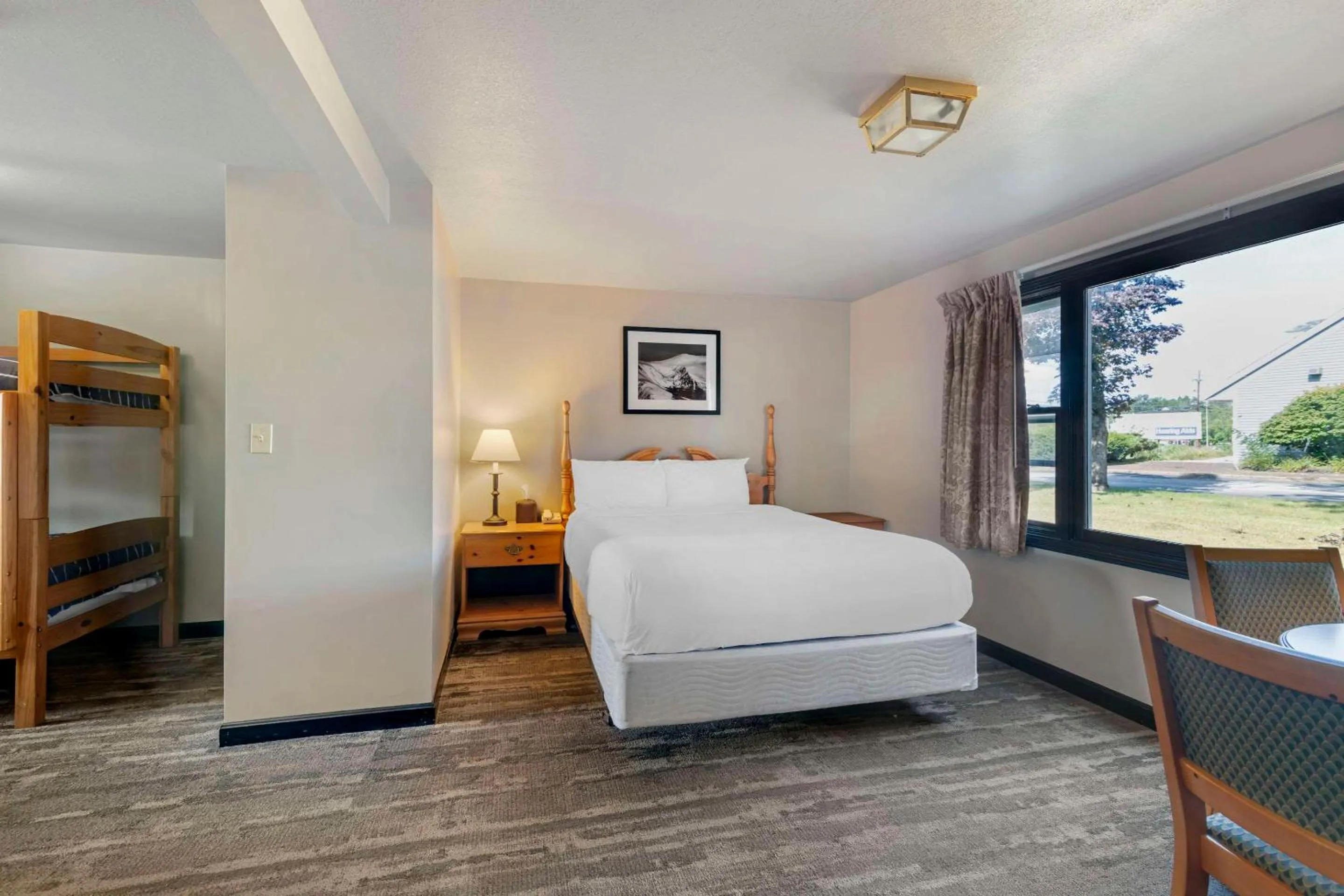 Bedroom in Green Granite Inn, Ascend Hotel Collection