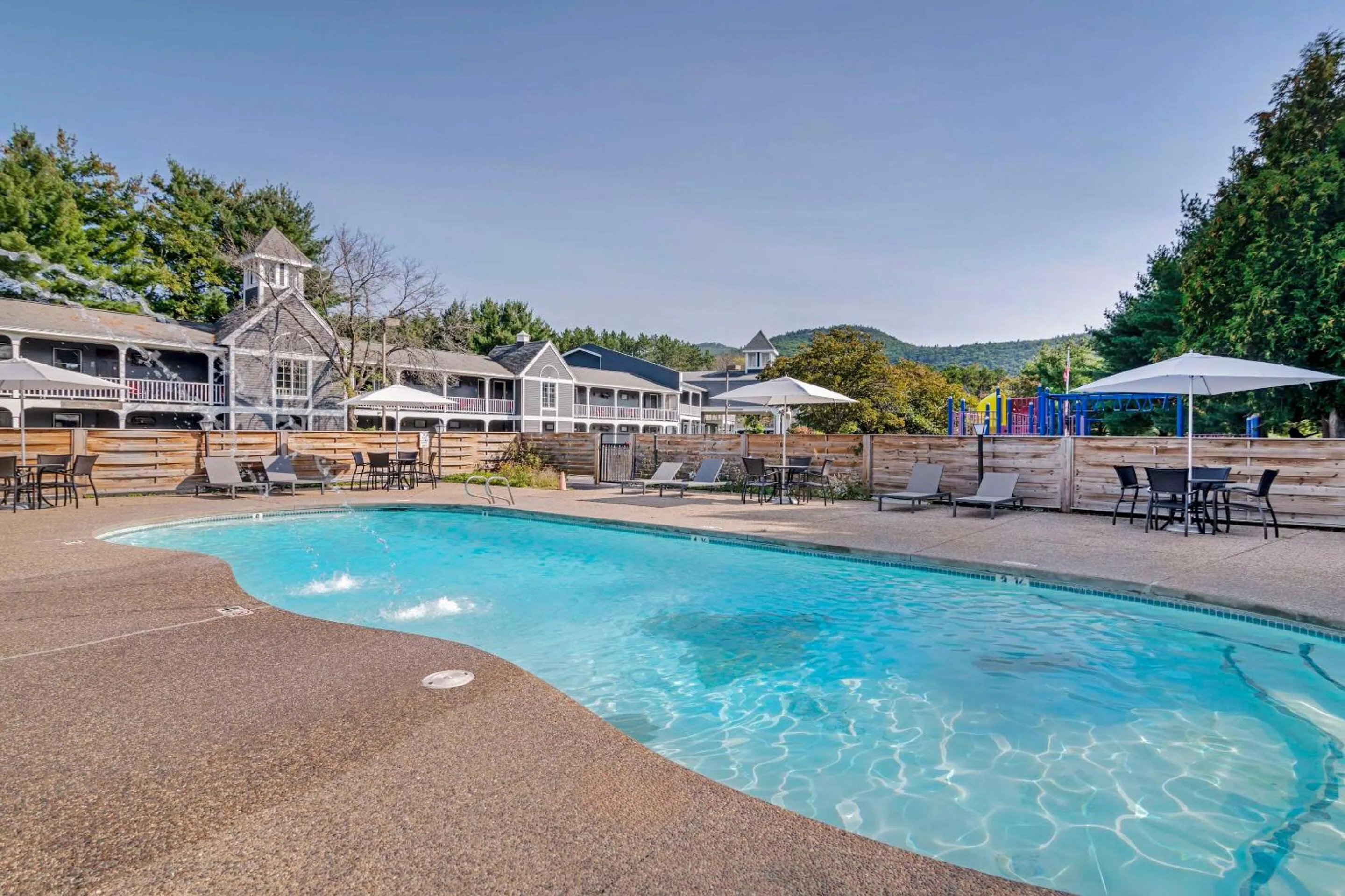 Swimming pool in Green Granite Inn, Ascend Hotel Collection