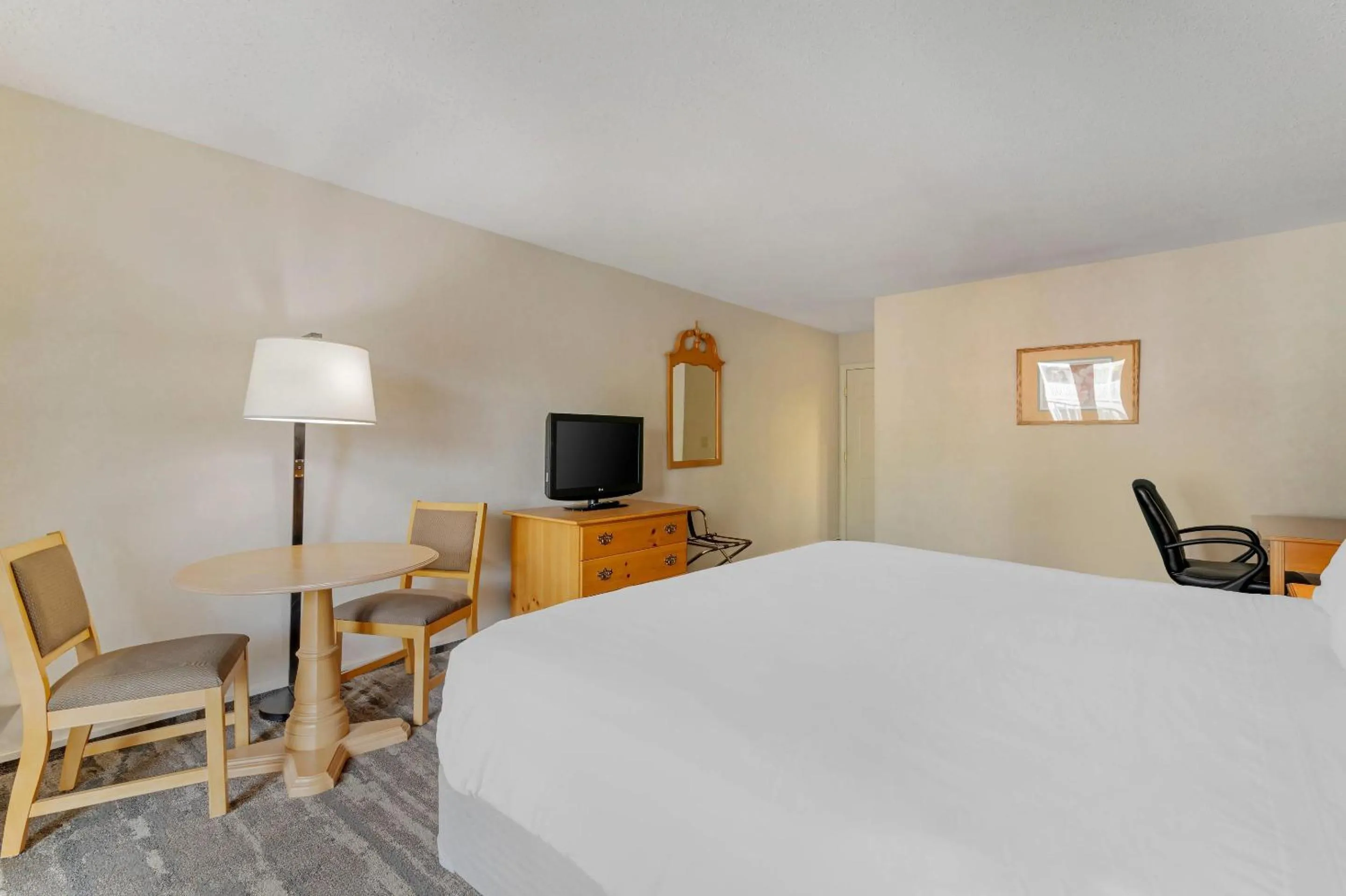 Bedroom, Bed in Green Granite Inn, an Ascend Collection Hotel