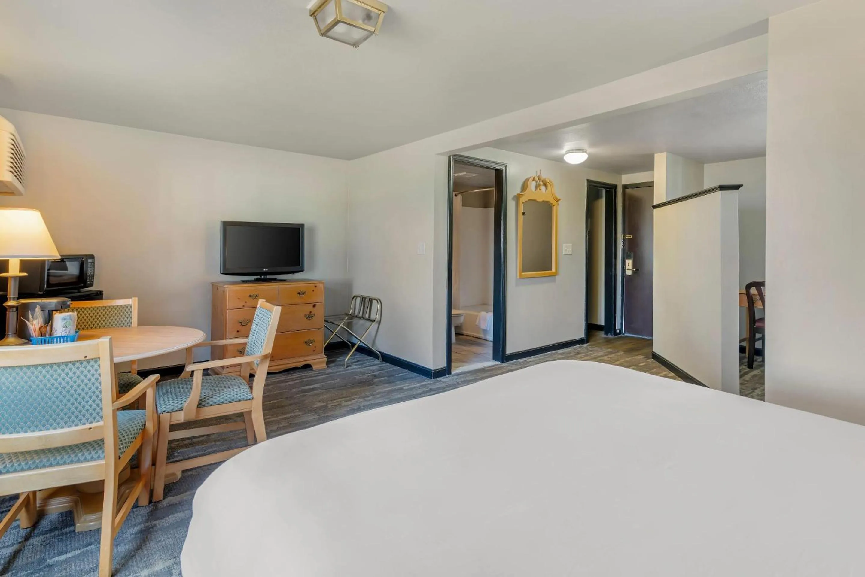 Bedroom, Bed in Green Granite Inn, an Ascend Collection Hotel