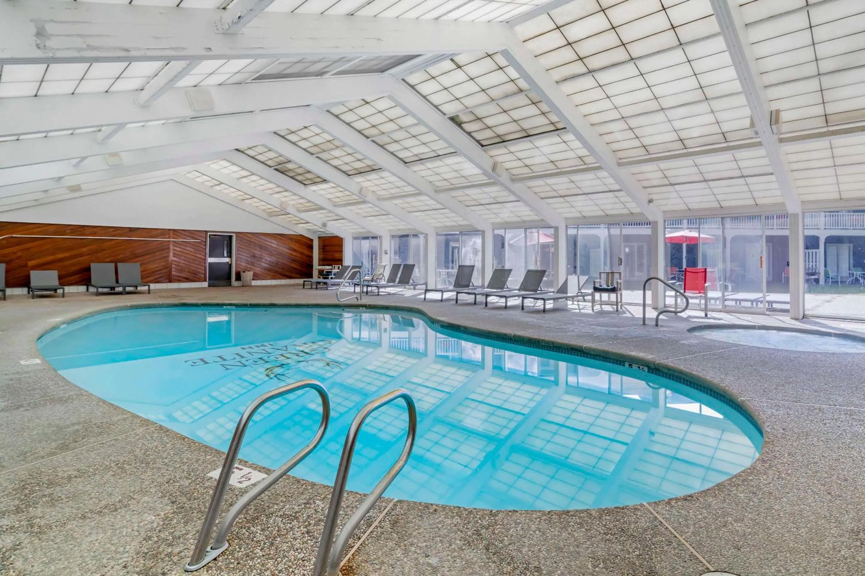 Swimming pool in Green Granite Inn, Ascend Hotel Collection