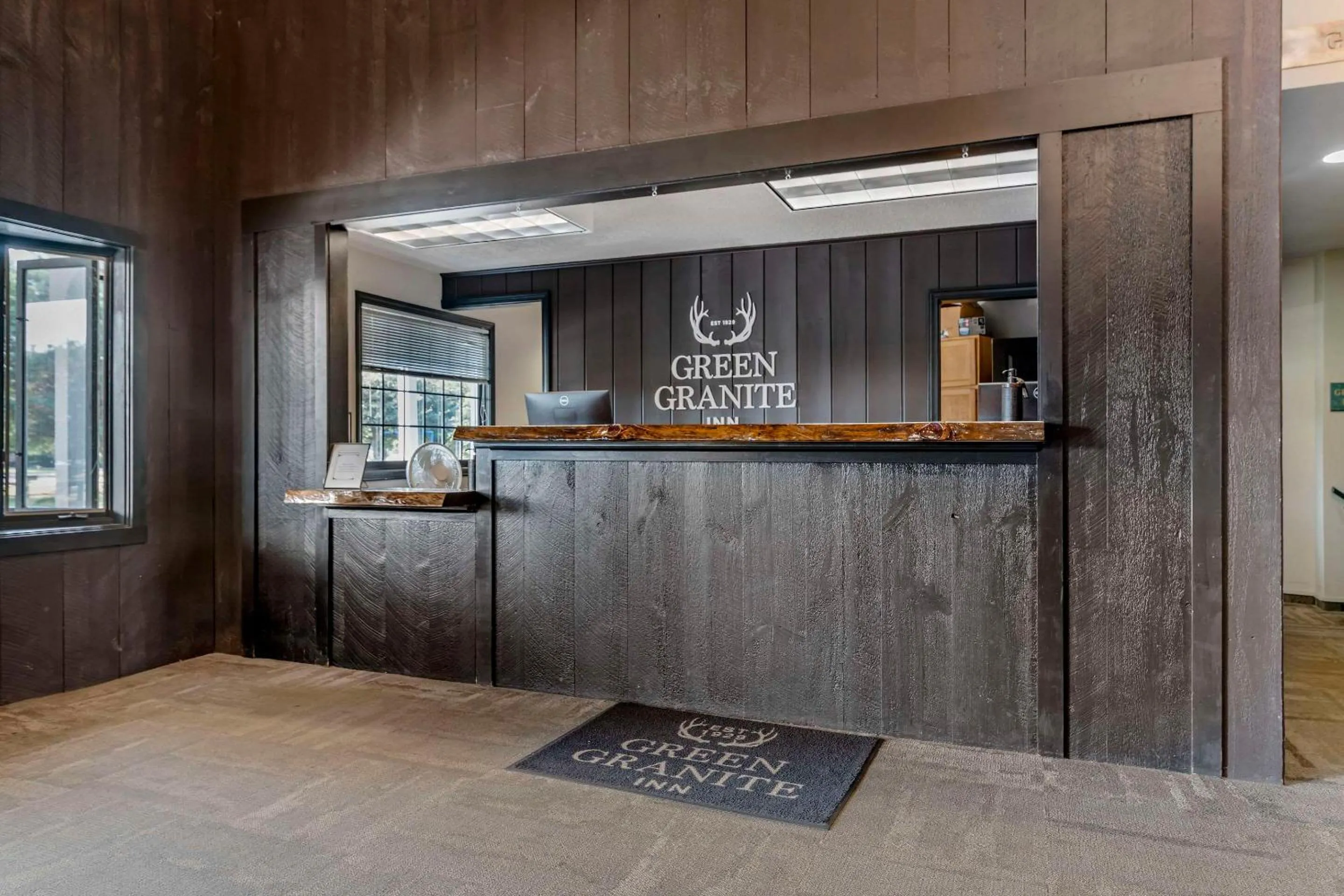 Lobby or reception in Green Granite Inn, Ascend Hotel Collection