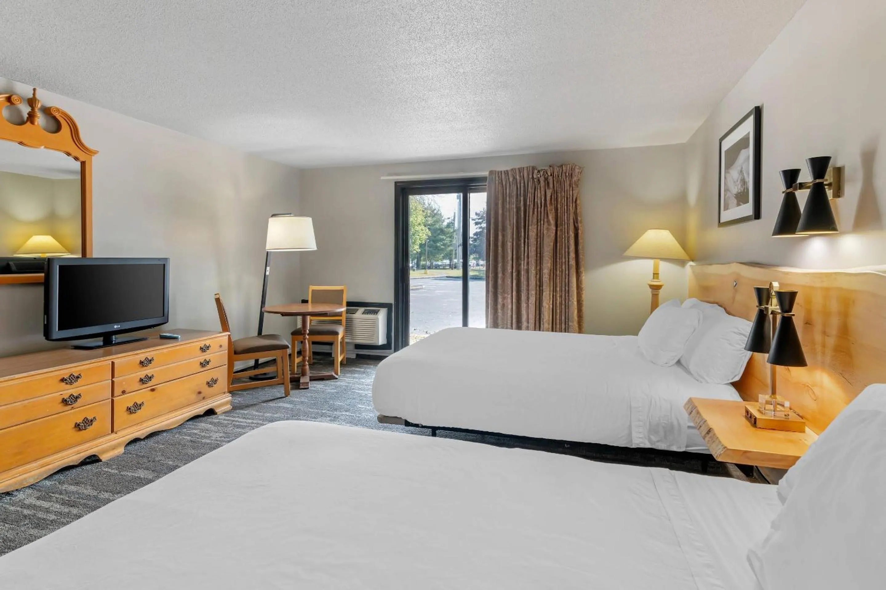 Bedroom, Bed in Green Granite Inn, an Ascend Collection Hotel