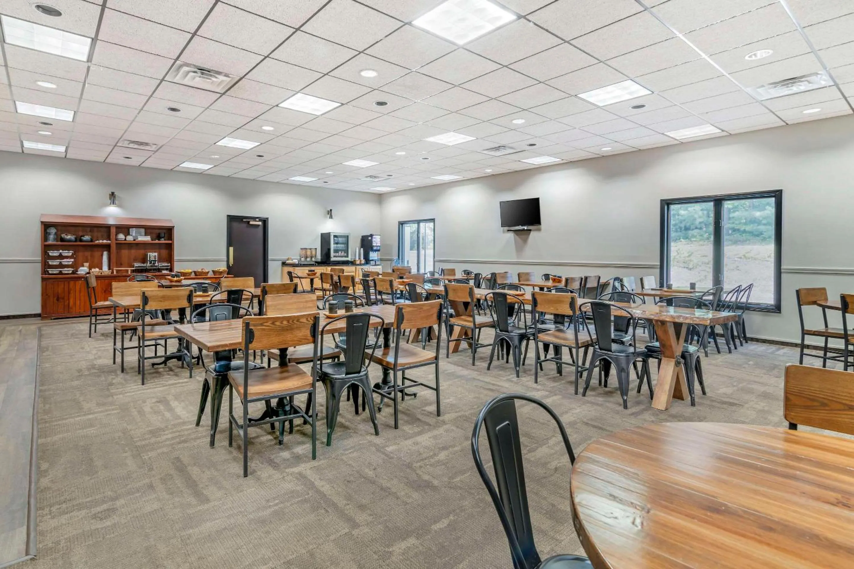 Breakfast in Green Granite Inn, Ascend Hotel Collection