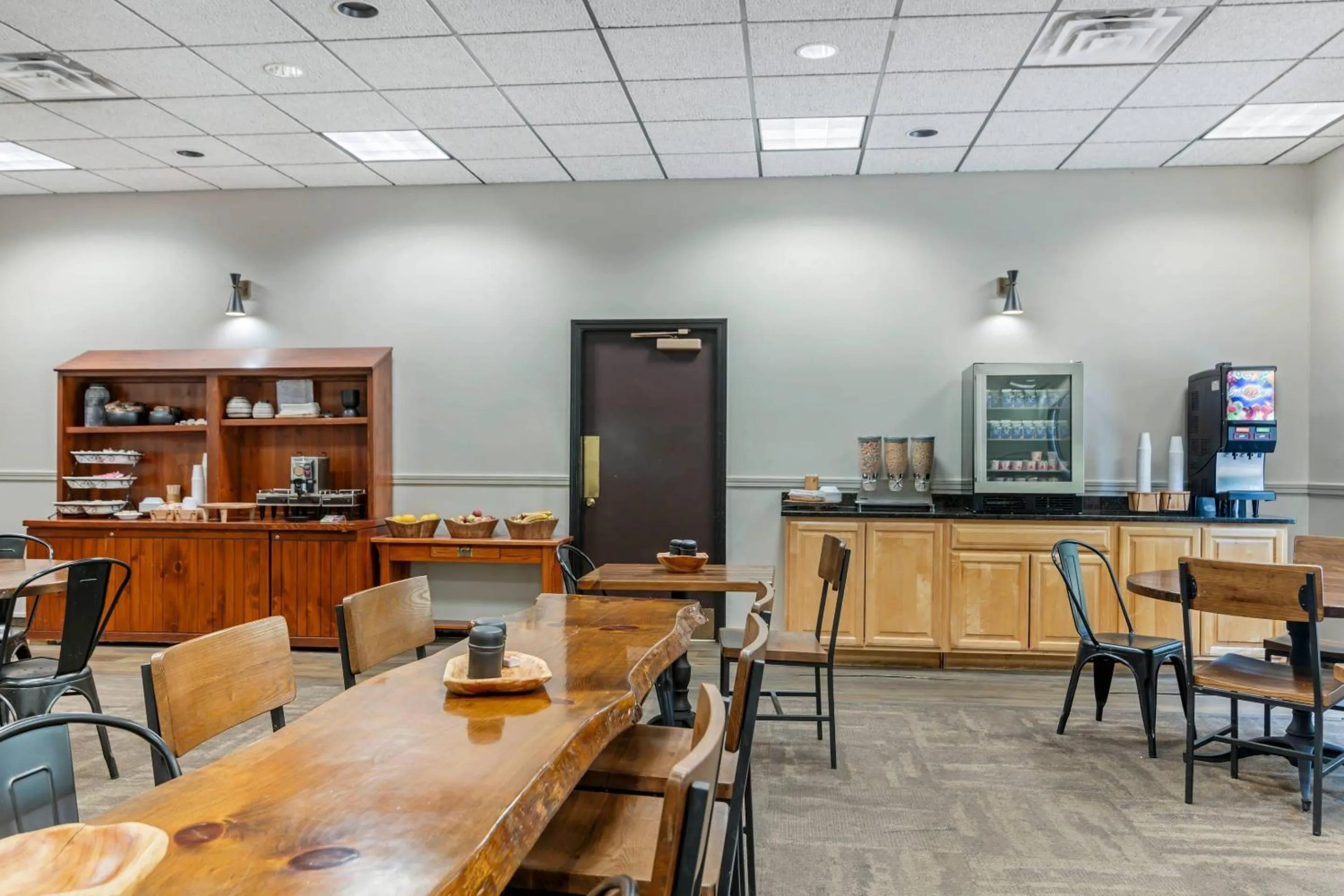 Breakfast in Green Granite Inn, an Ascend Collection Hotel