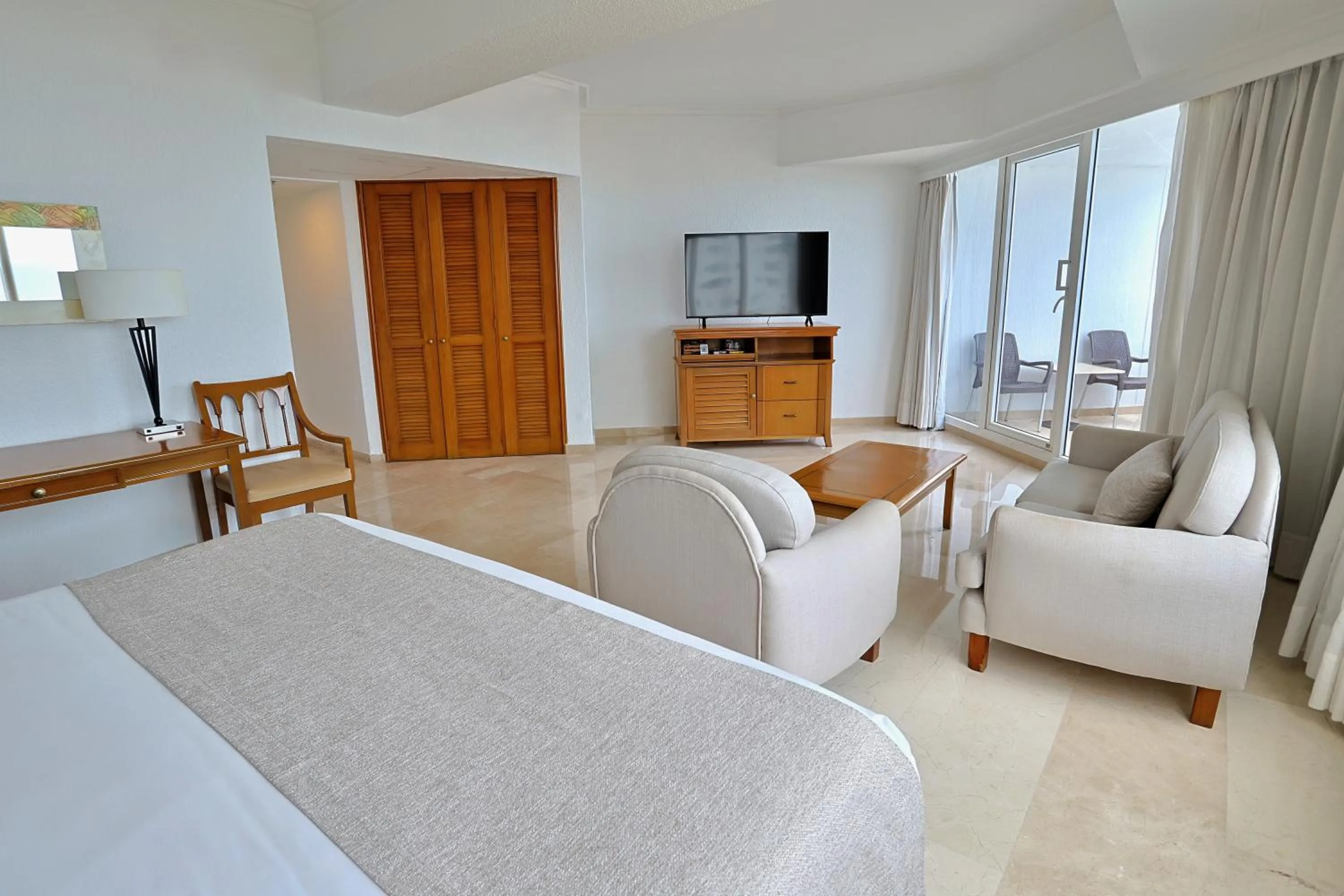 Living room, Bed in Hotel Almirante Cartagena Colombia