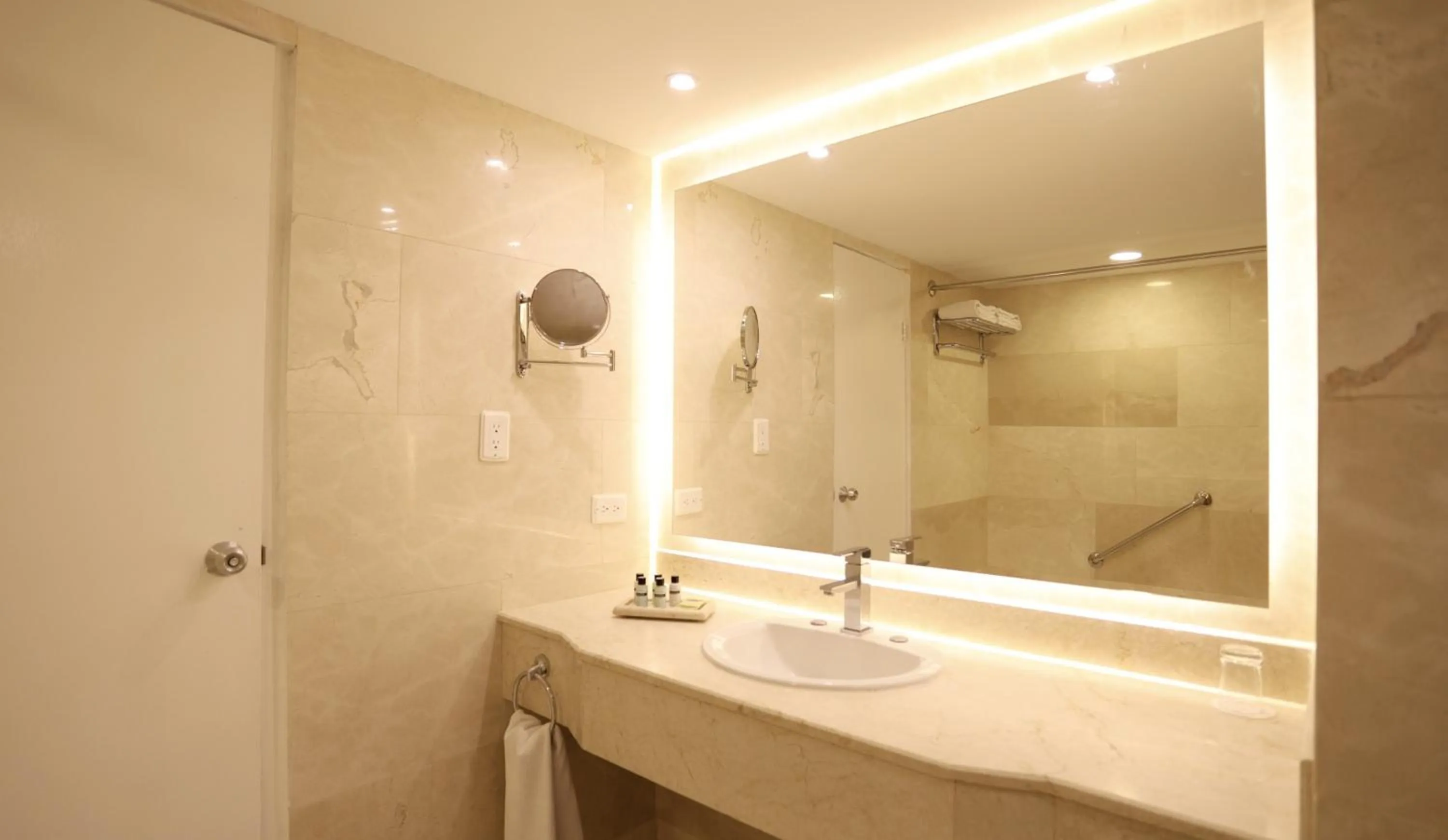 Bathroom in Hotel Almirante Cartagena Colombia