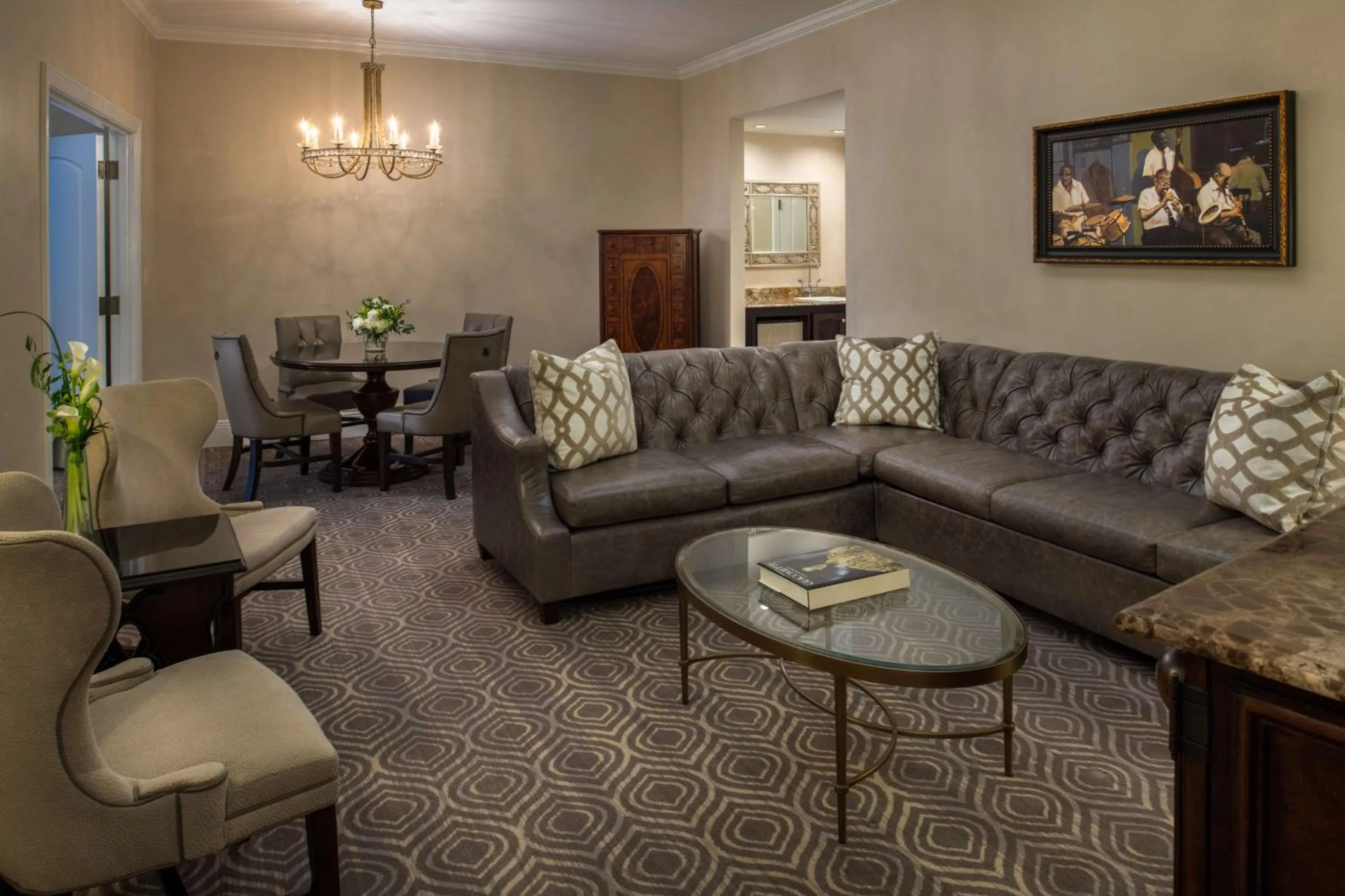 Living room in The Roosevelt Hotel New Orleans - Waldorf Astoria Hotels & Resorts