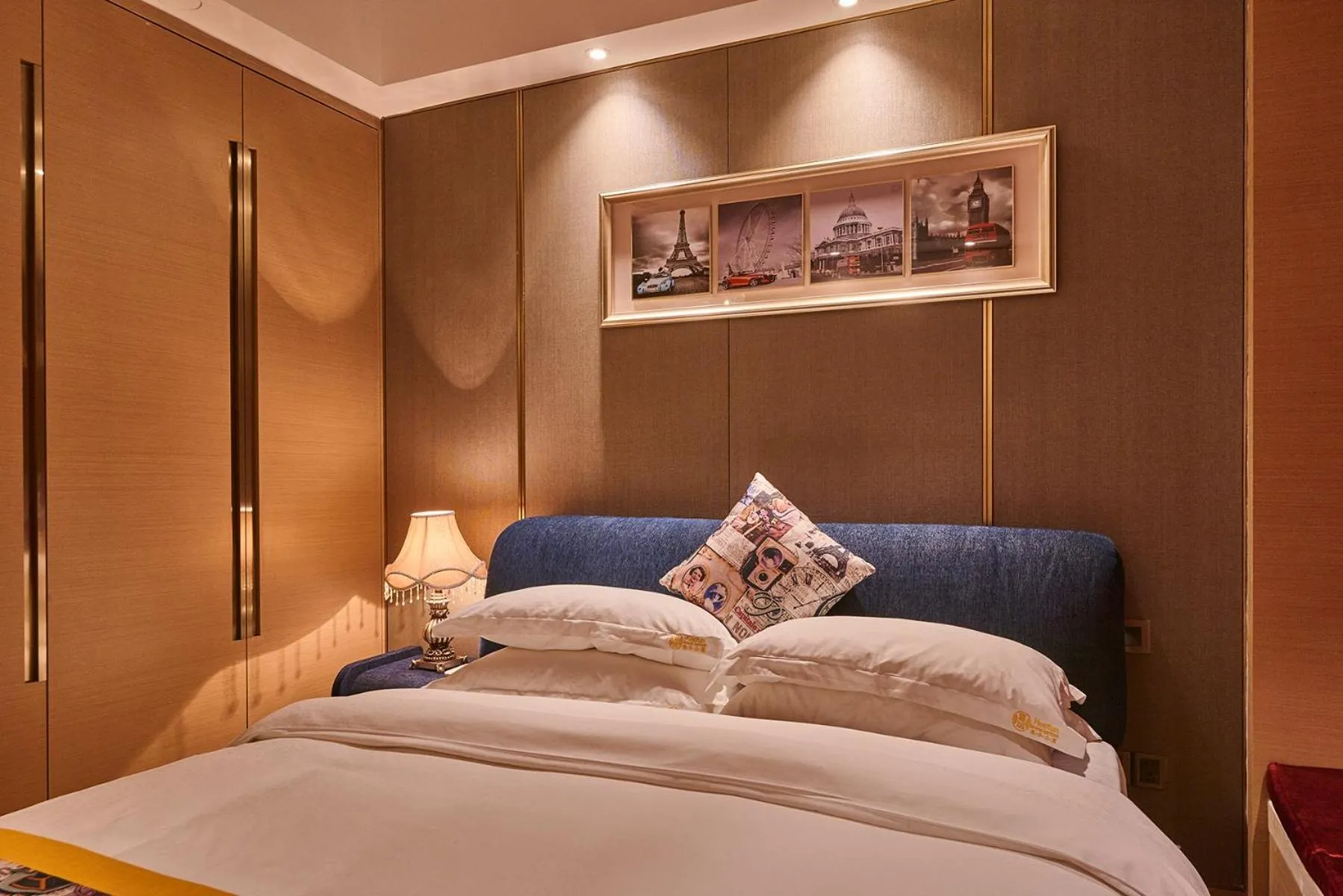wardrobe, Bed in Heefun International Apartment - Free Shuttle to Canton Fair