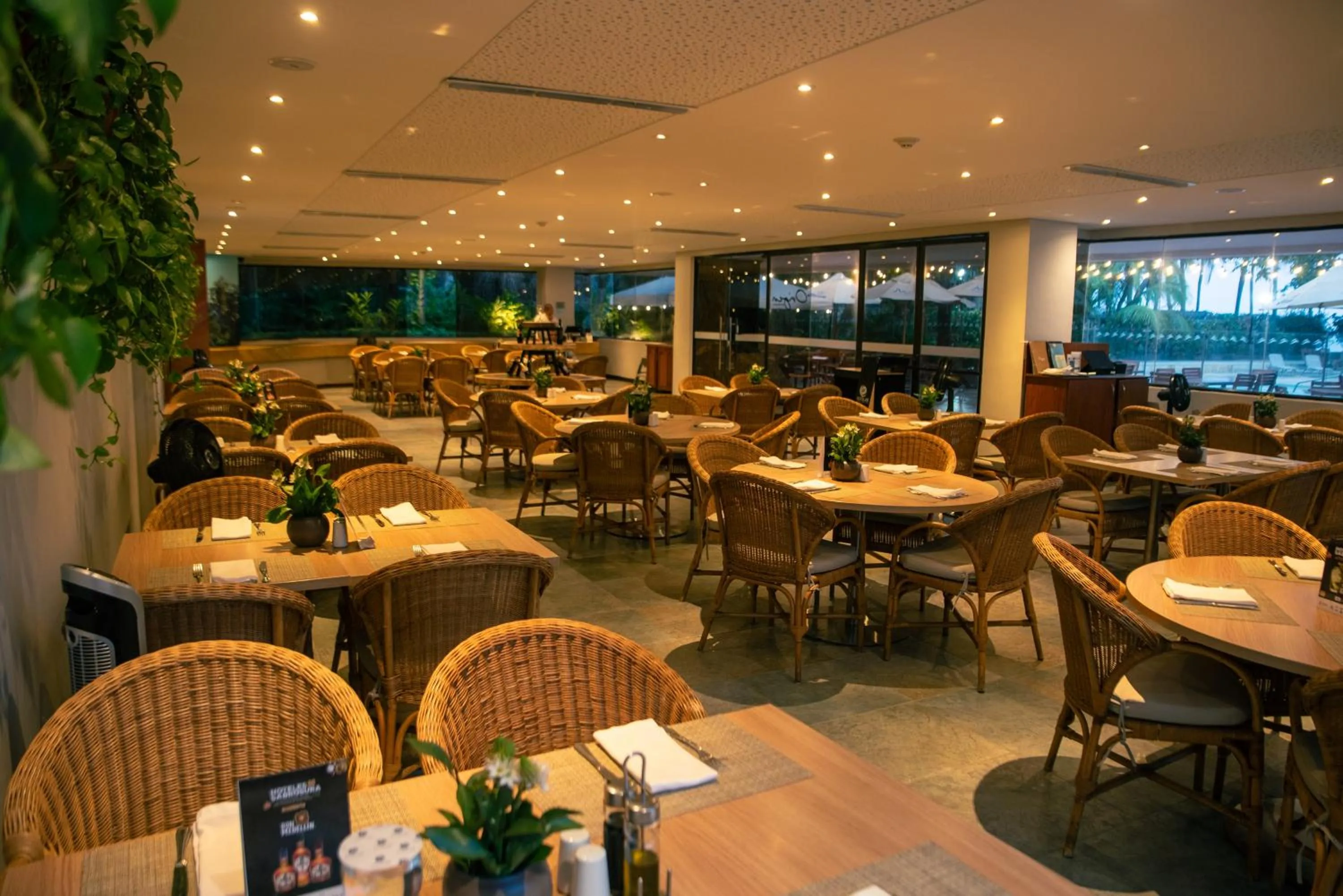 Restaurant/places to eat in Estelar Santamar Hotel & Centro De Convenciones
