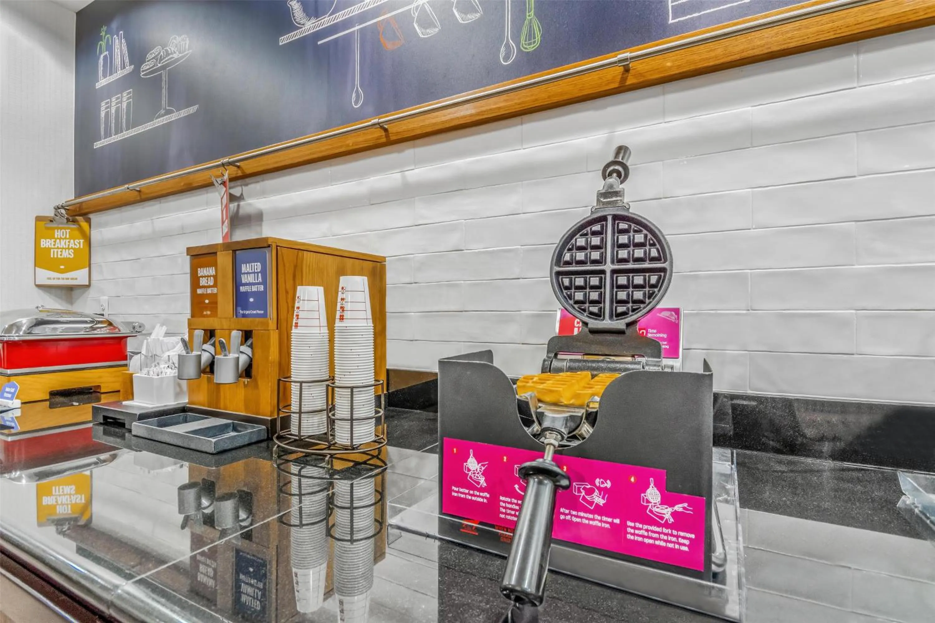 Breakfast in Hampton Inn & Suites Detroit/Airport Romulus