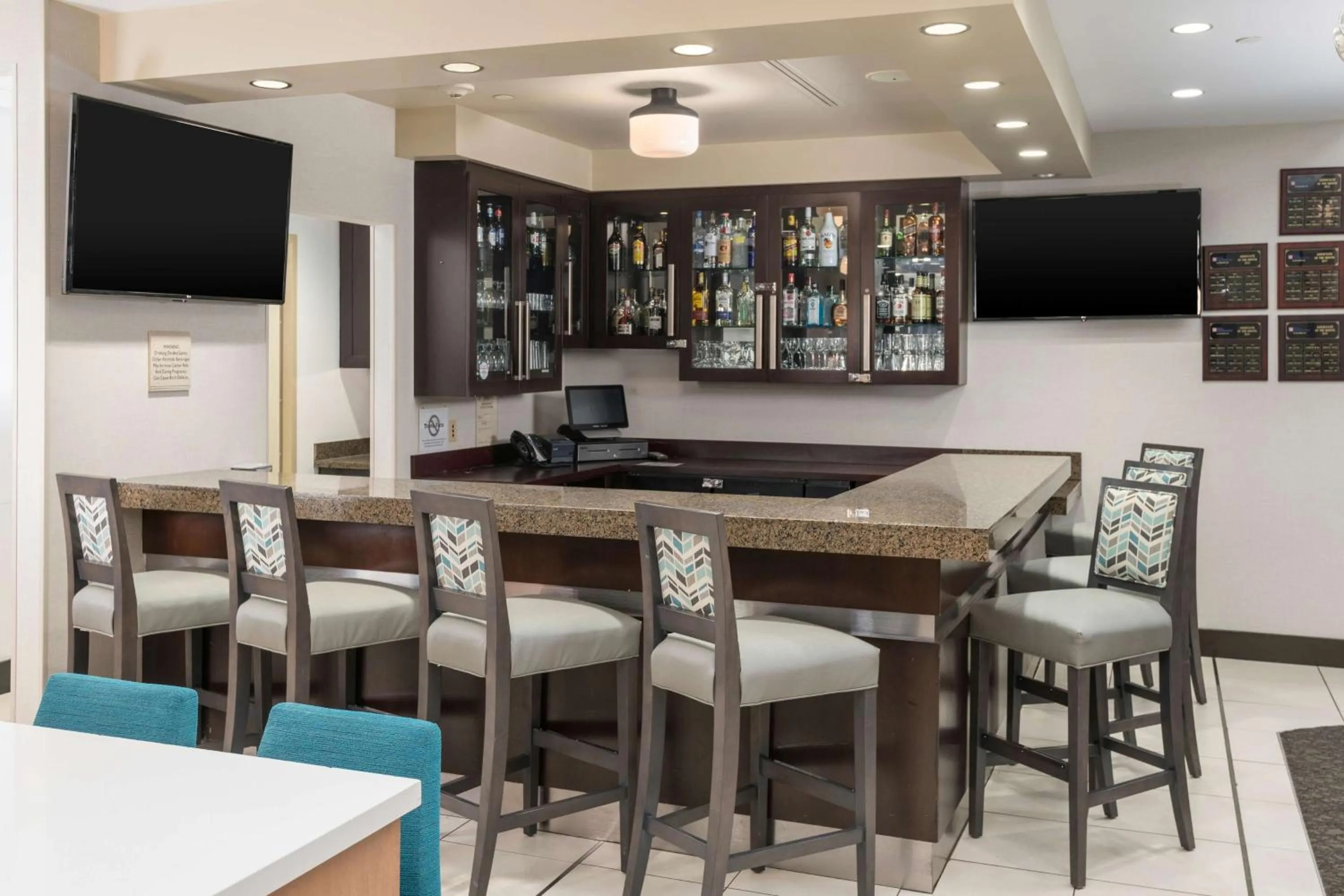 Lounge or bar in Hilton Garden Inn Silver Spring White Oak