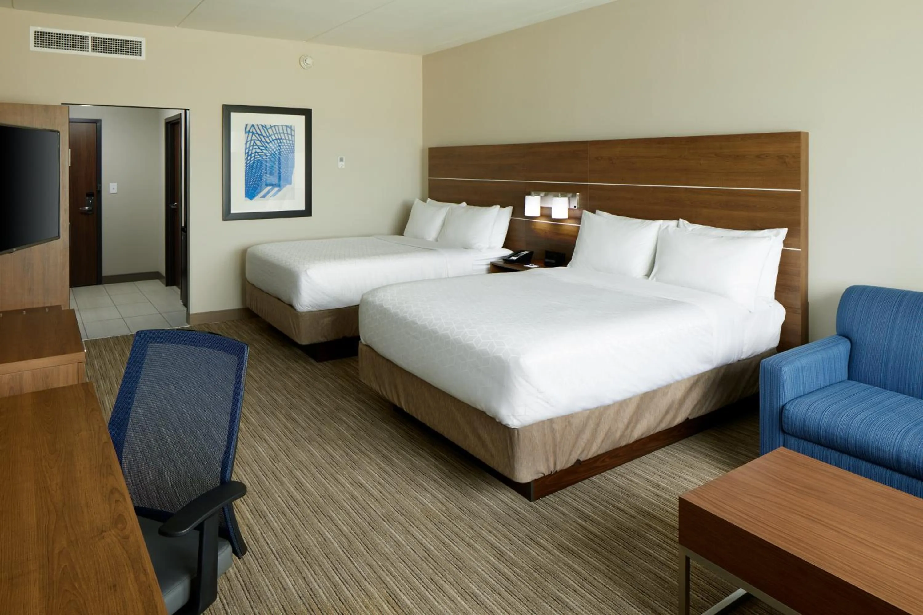 Photo of the whole room, Bed in Holiday Inn Express & Suites - Cincinnati North - Liberty Way by IHG