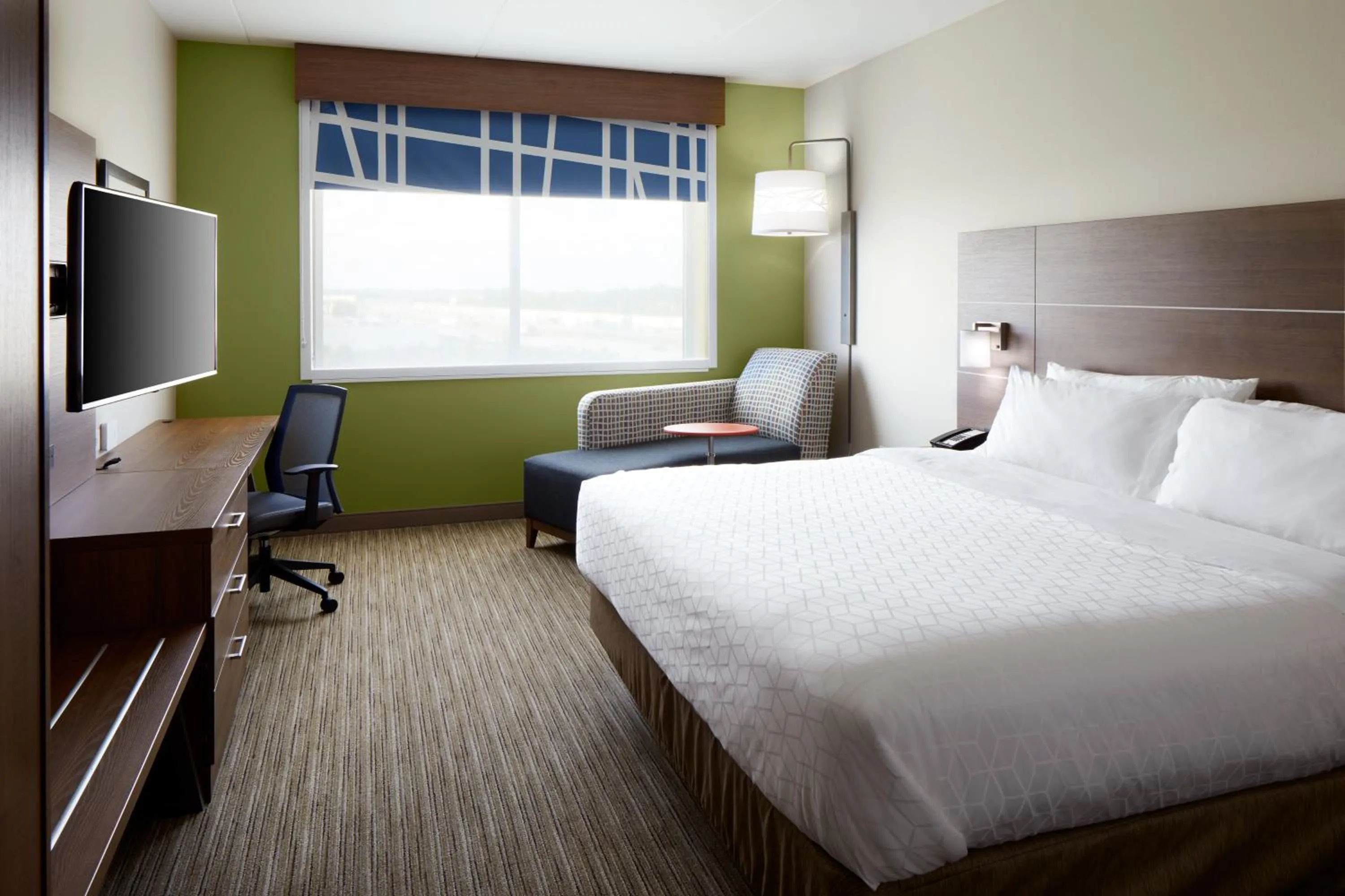 Photo of the whole room, Bed in Holiday Inn Express & Suites - Cincinnati North - Liberty Way by IHG