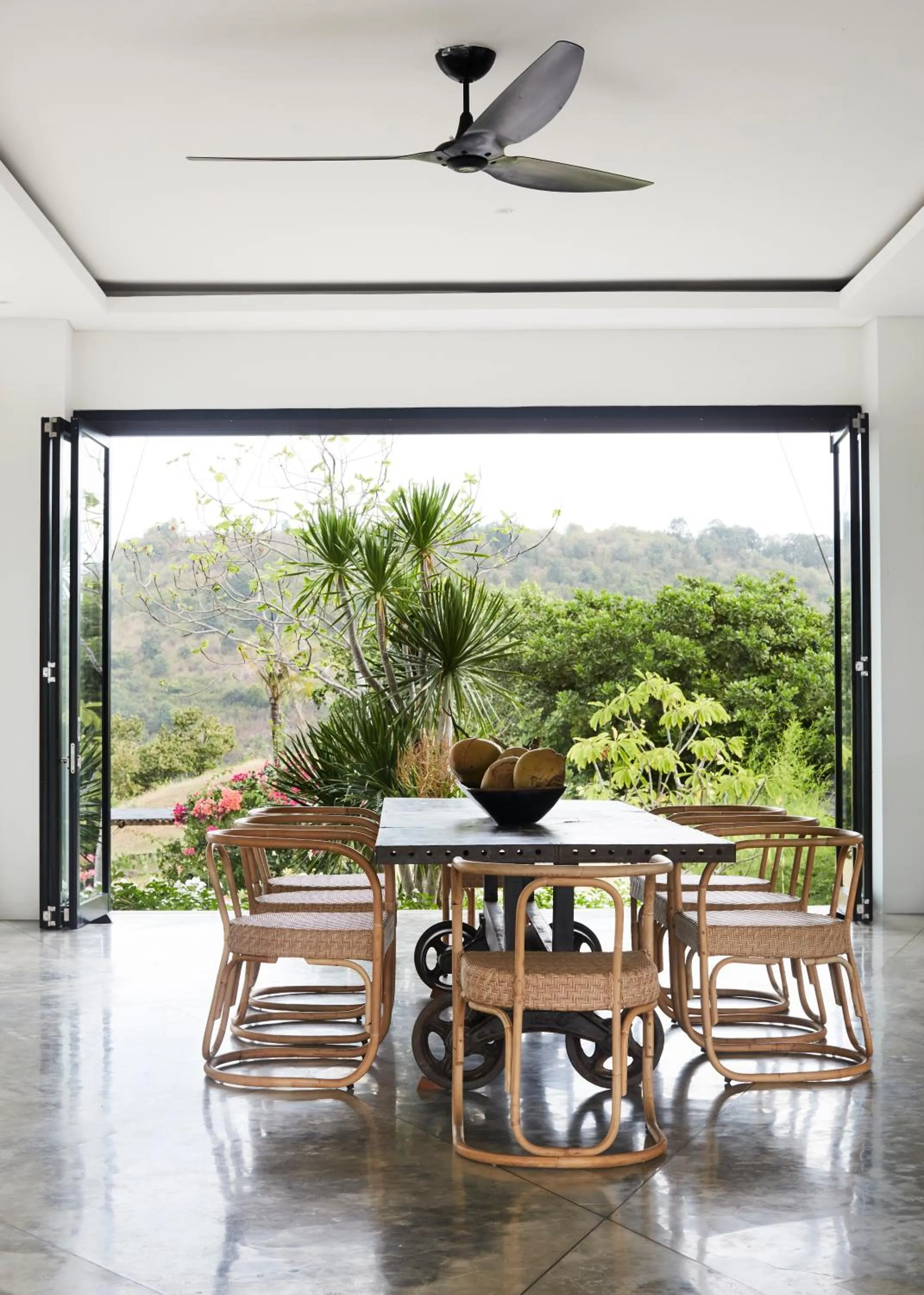 Restaurant/places to eat in Villa Selalu Gili Gede