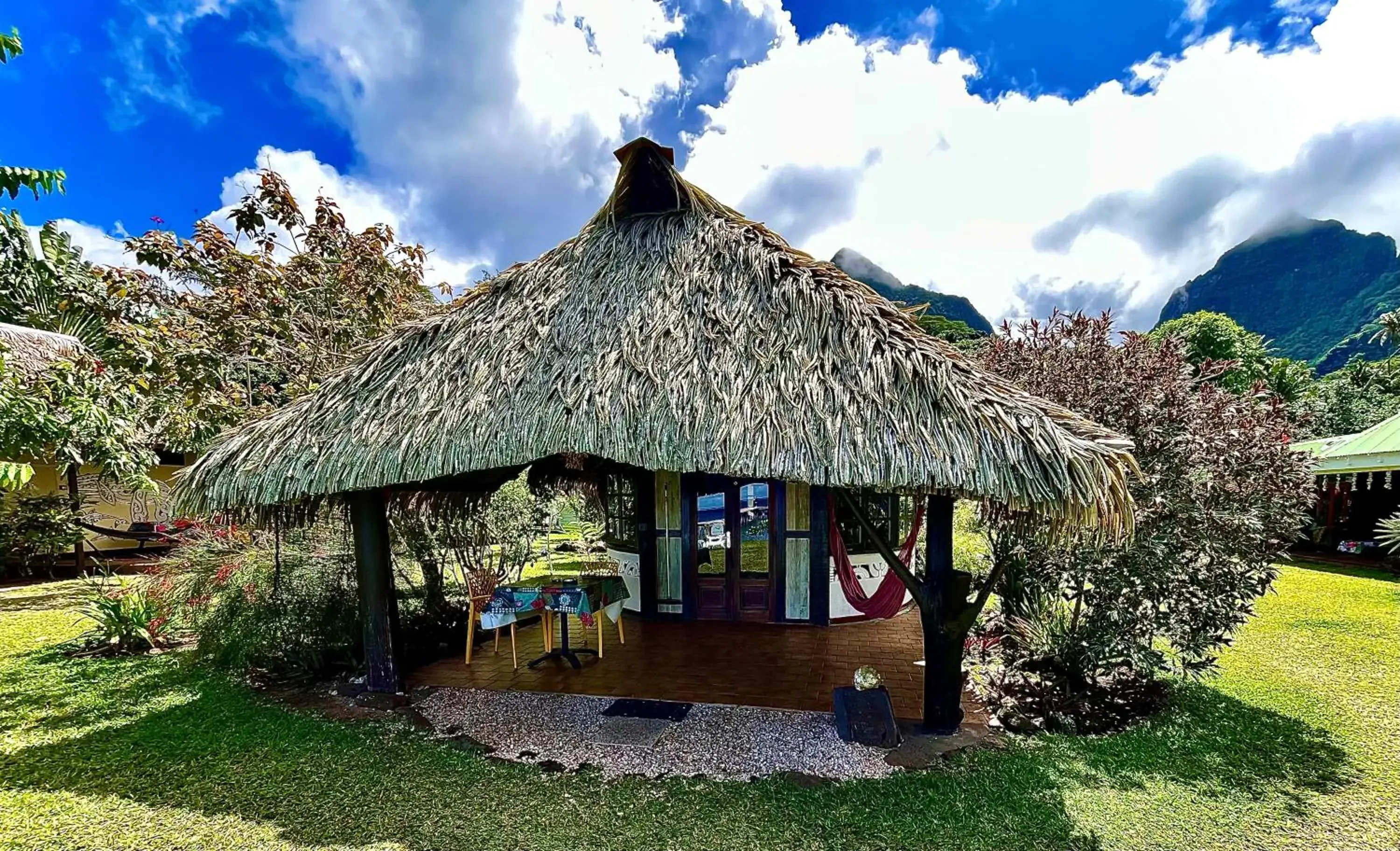 Bungalow - Beach Front in Linareva Moorea Beach Resort Bungalow - Beach Front in Linareva Moorea Beach Resort