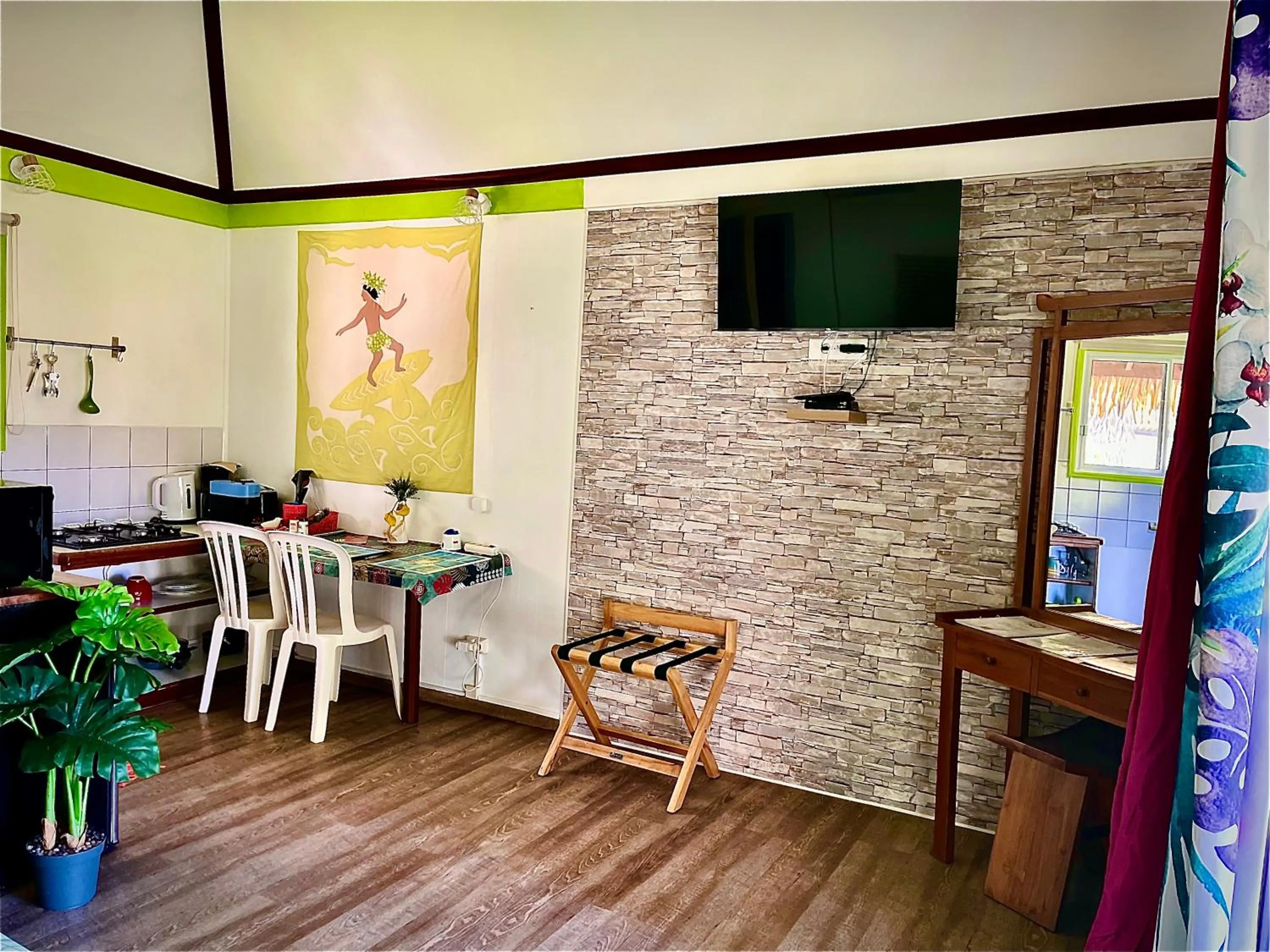 TV and multimedia in Linareva Moorea Beach Resort