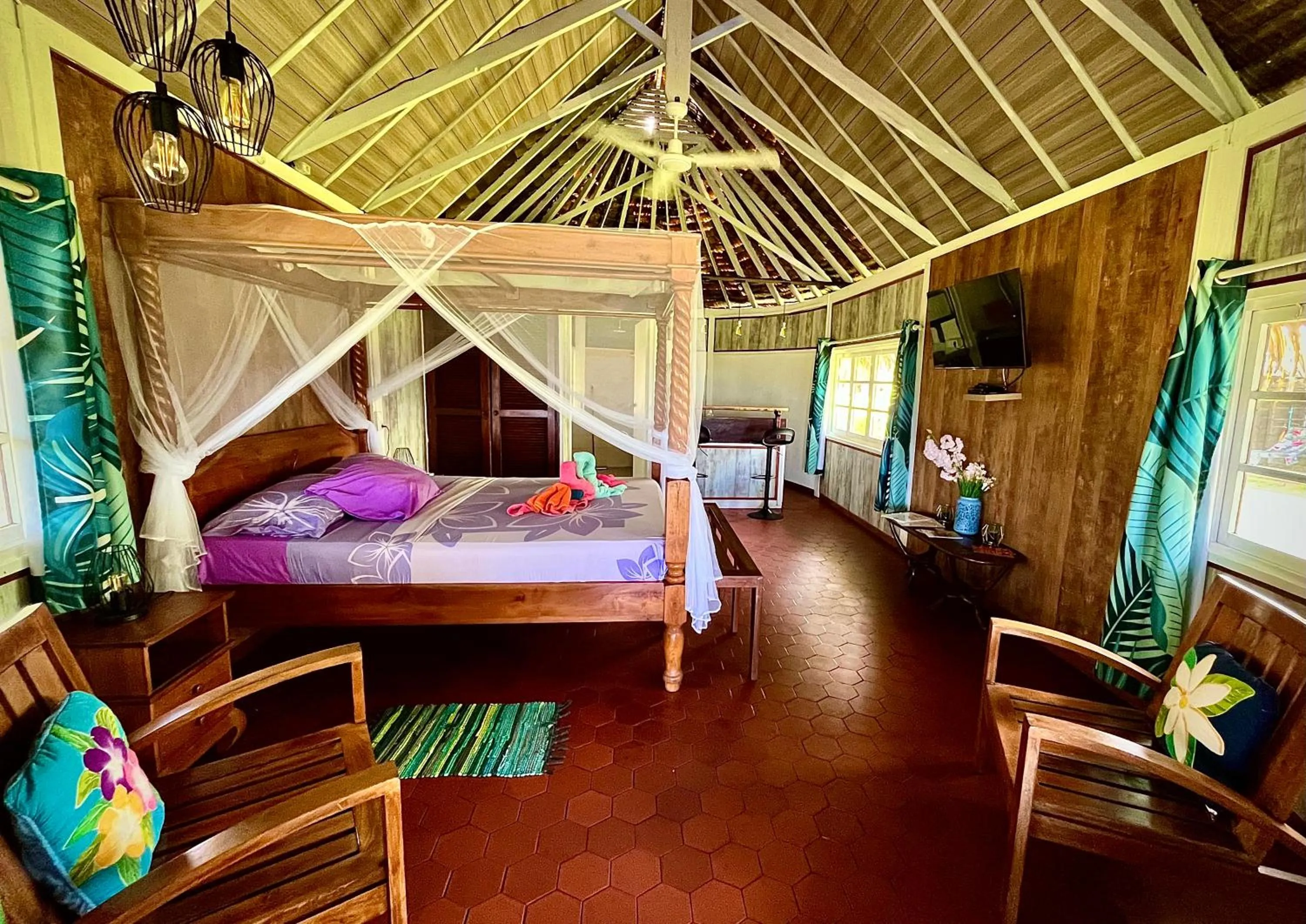 TV and multimedia, Bed in Linareva Moorea Beach Resort
