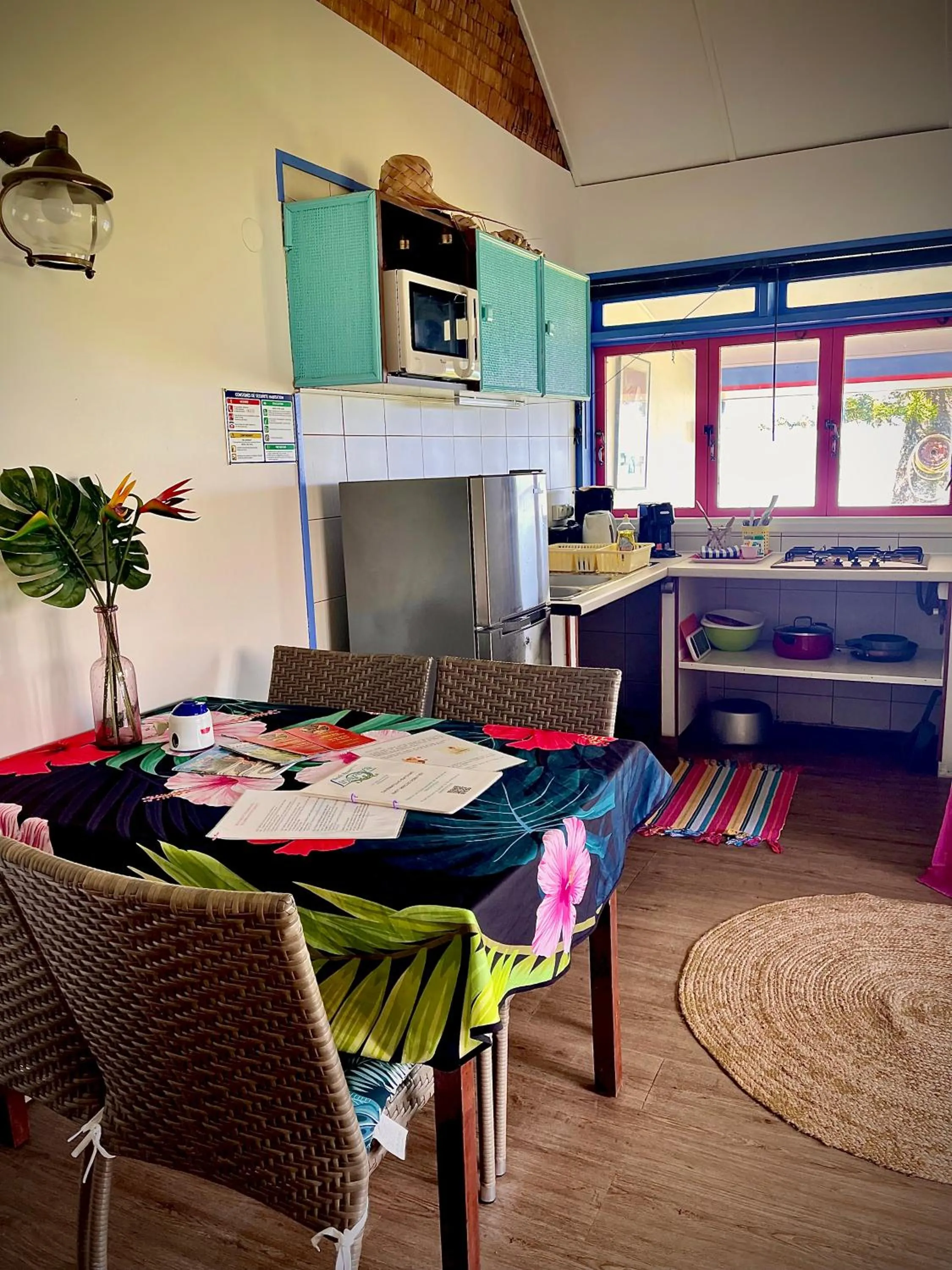 Kitchen or kitchenette in Linareva Moorea Beach Resort