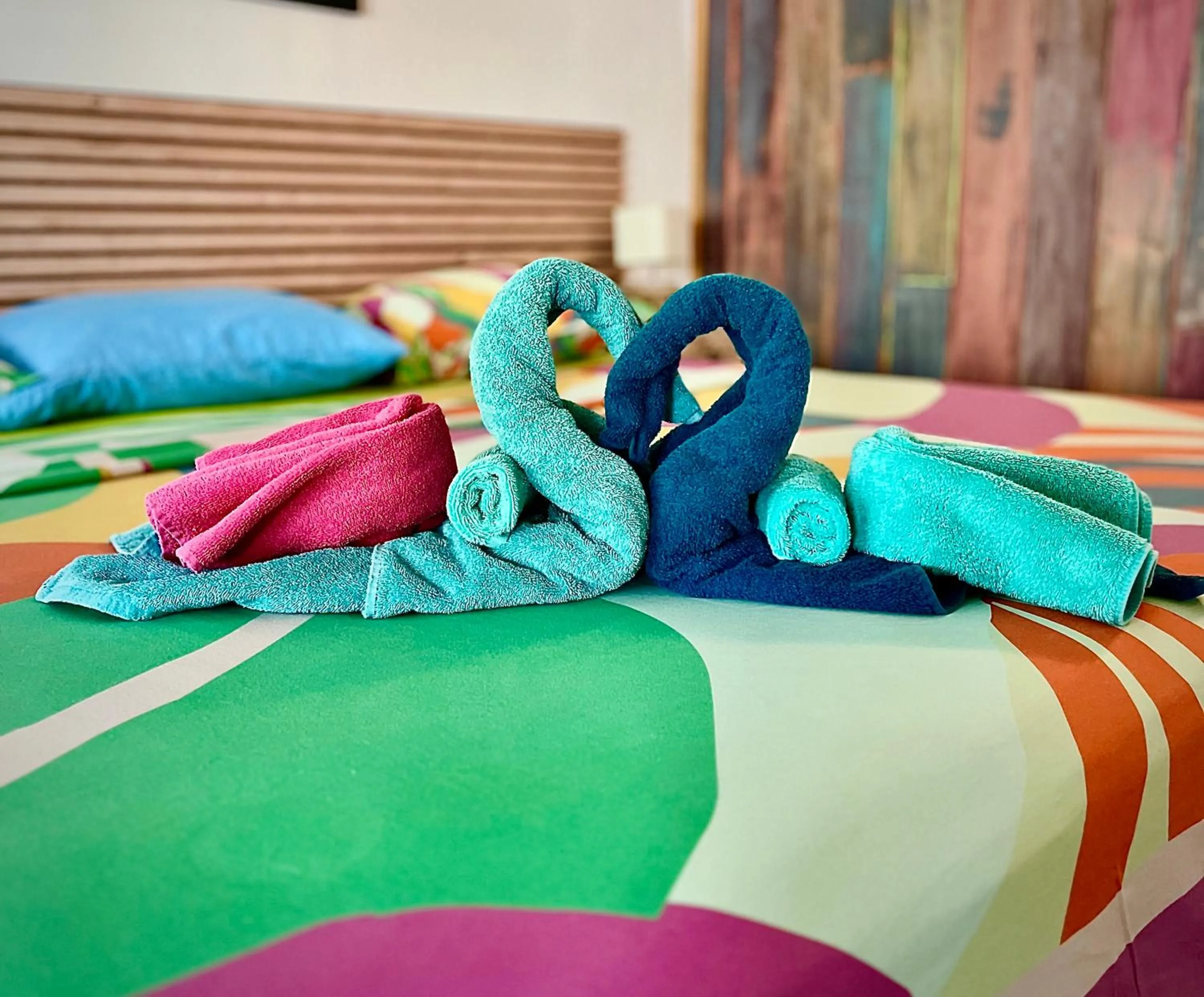 Bed in Linareva Moorea Beach Resort