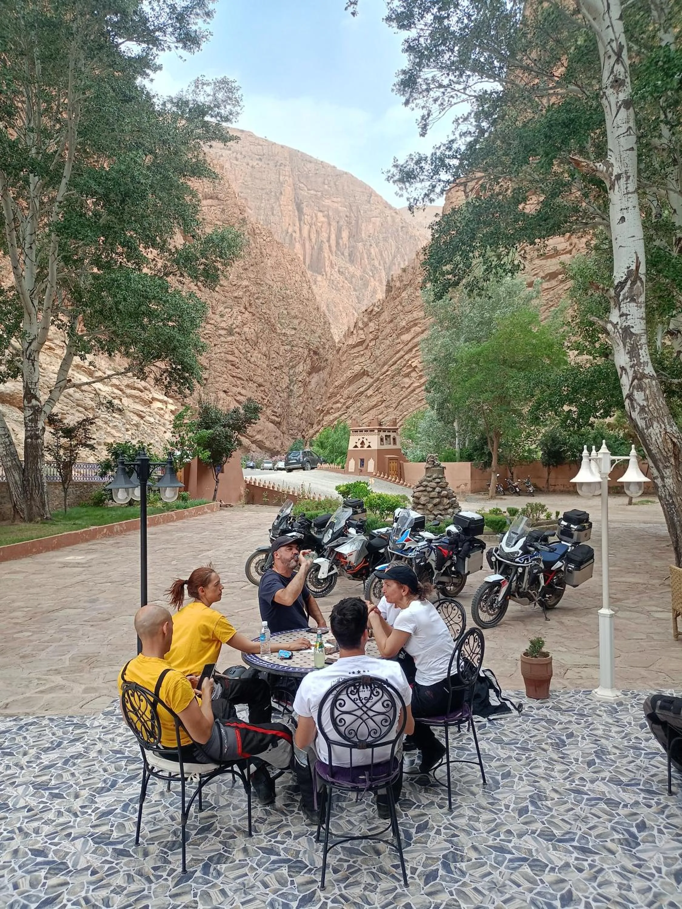 People in Berbère de la Montagne HoteL