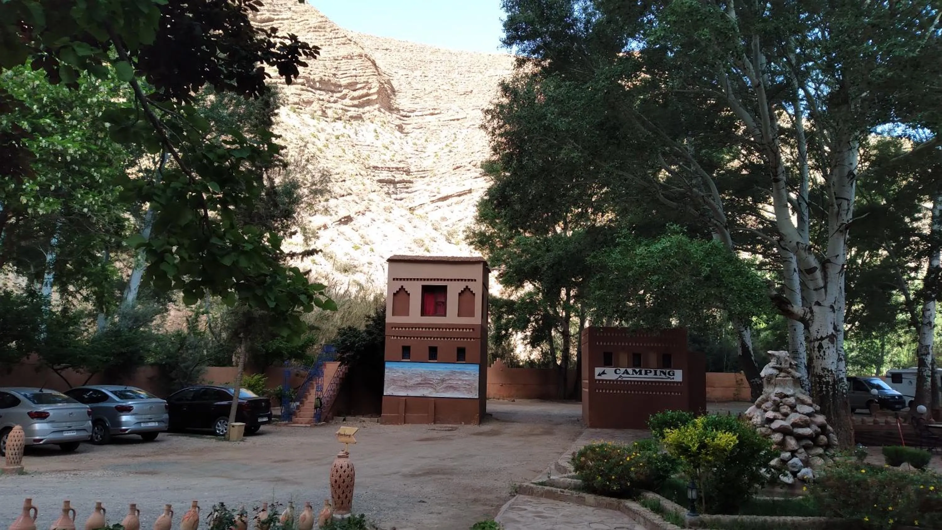 Parking in Berbère de la Montagne HoteL