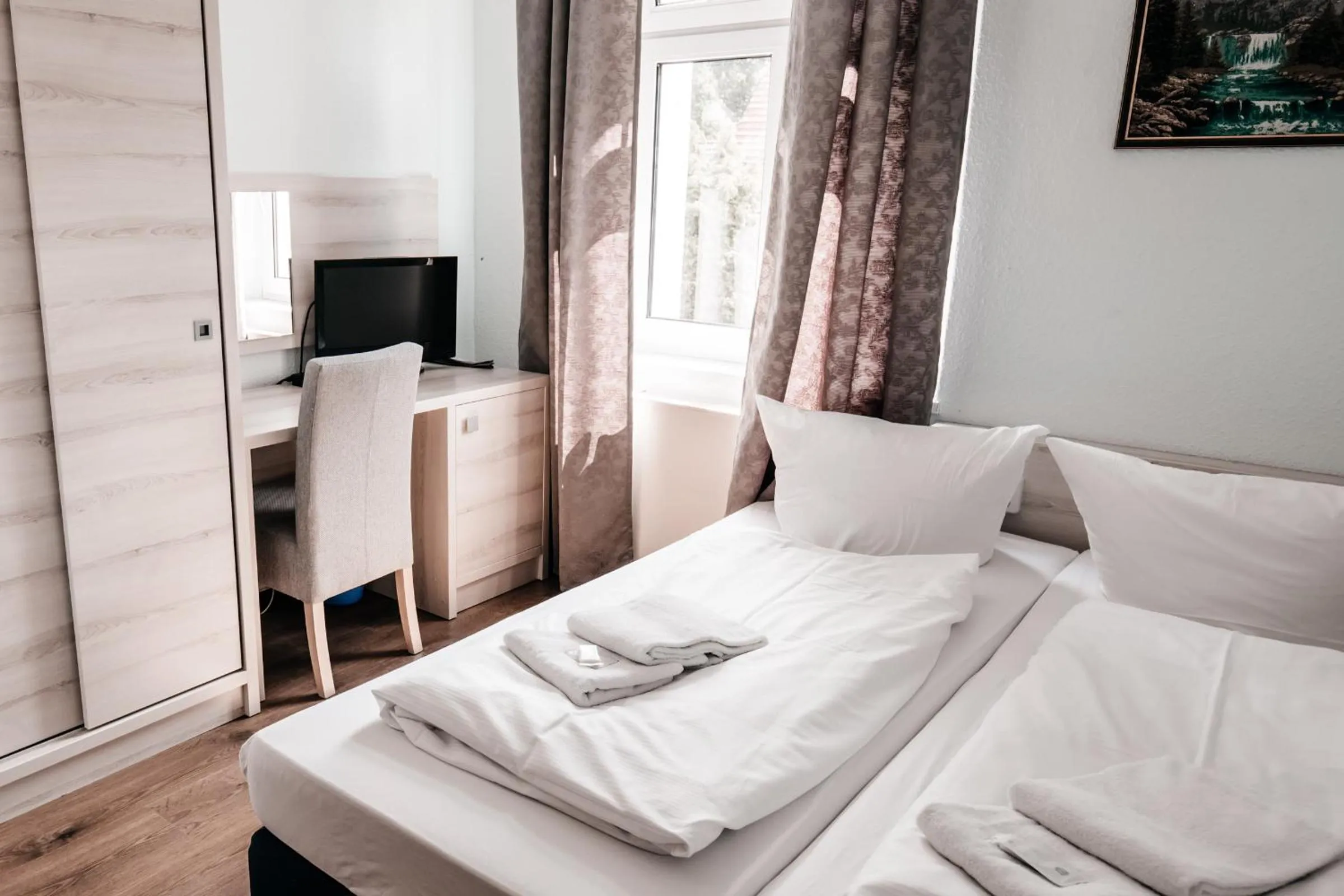 Photo of the whole room, Bed in Hotel am Fluss