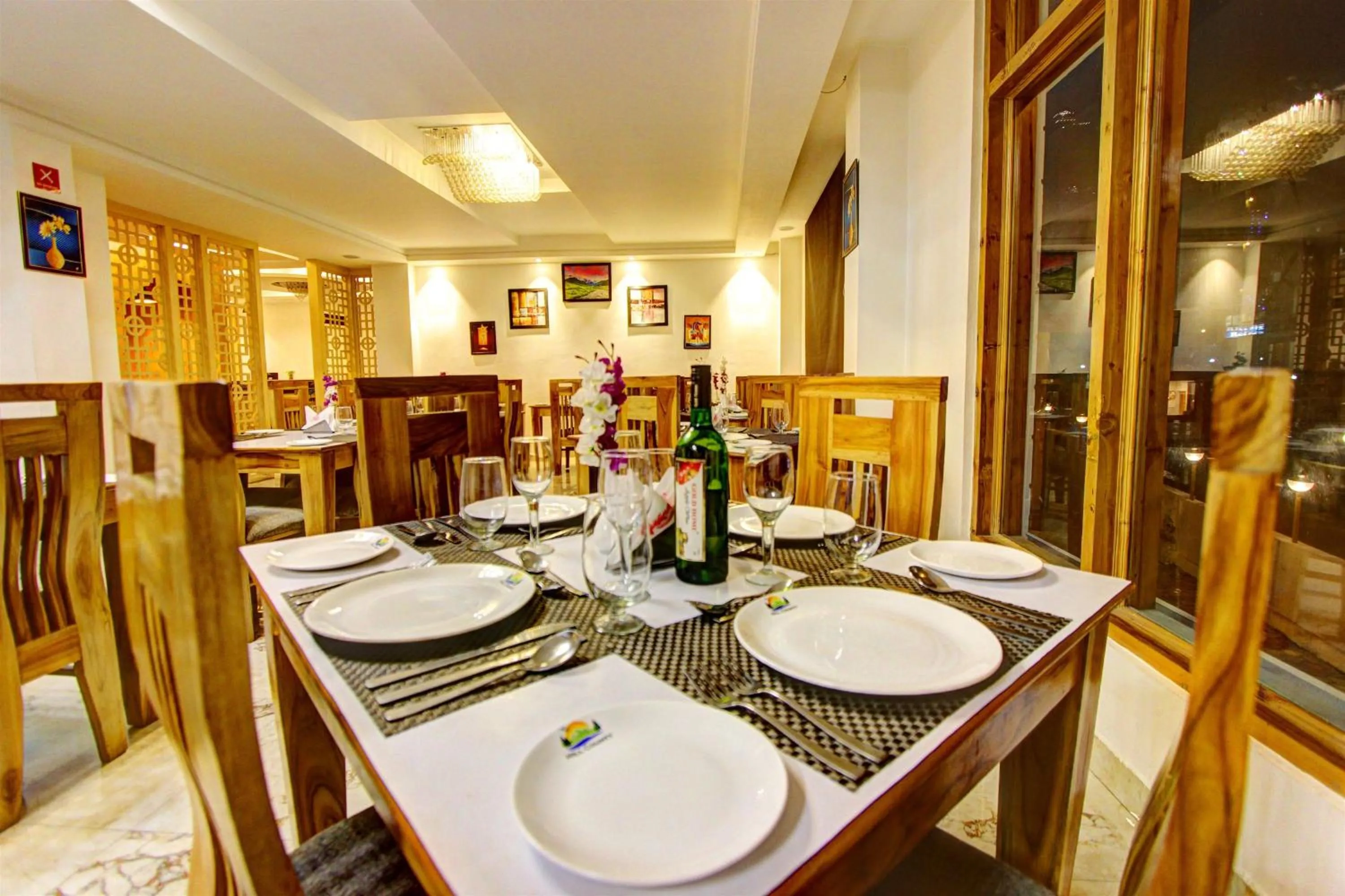 Dining area in Hill County Resort & Spa