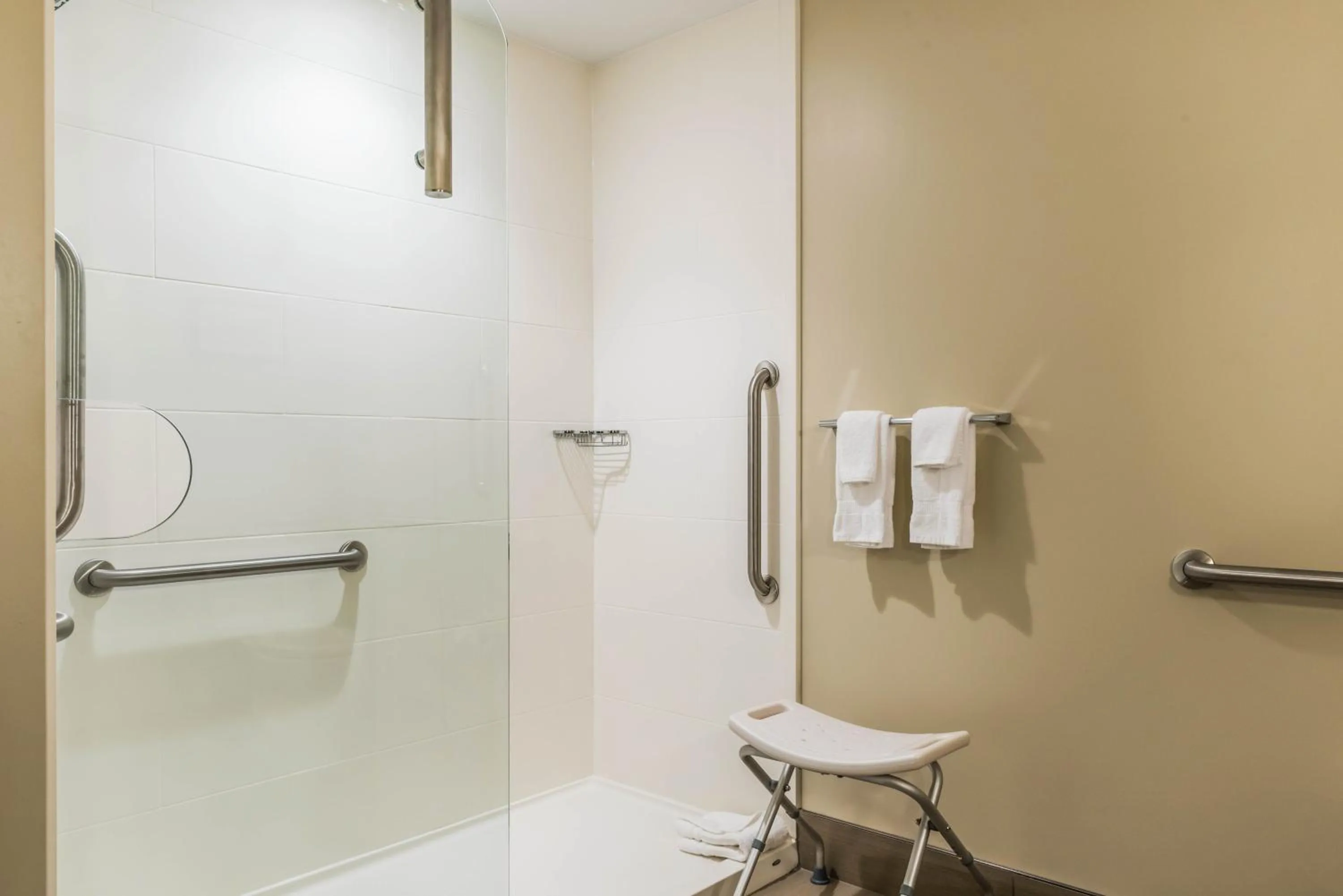 Bathroom in Comfort Suites Florence - Cincinnati South