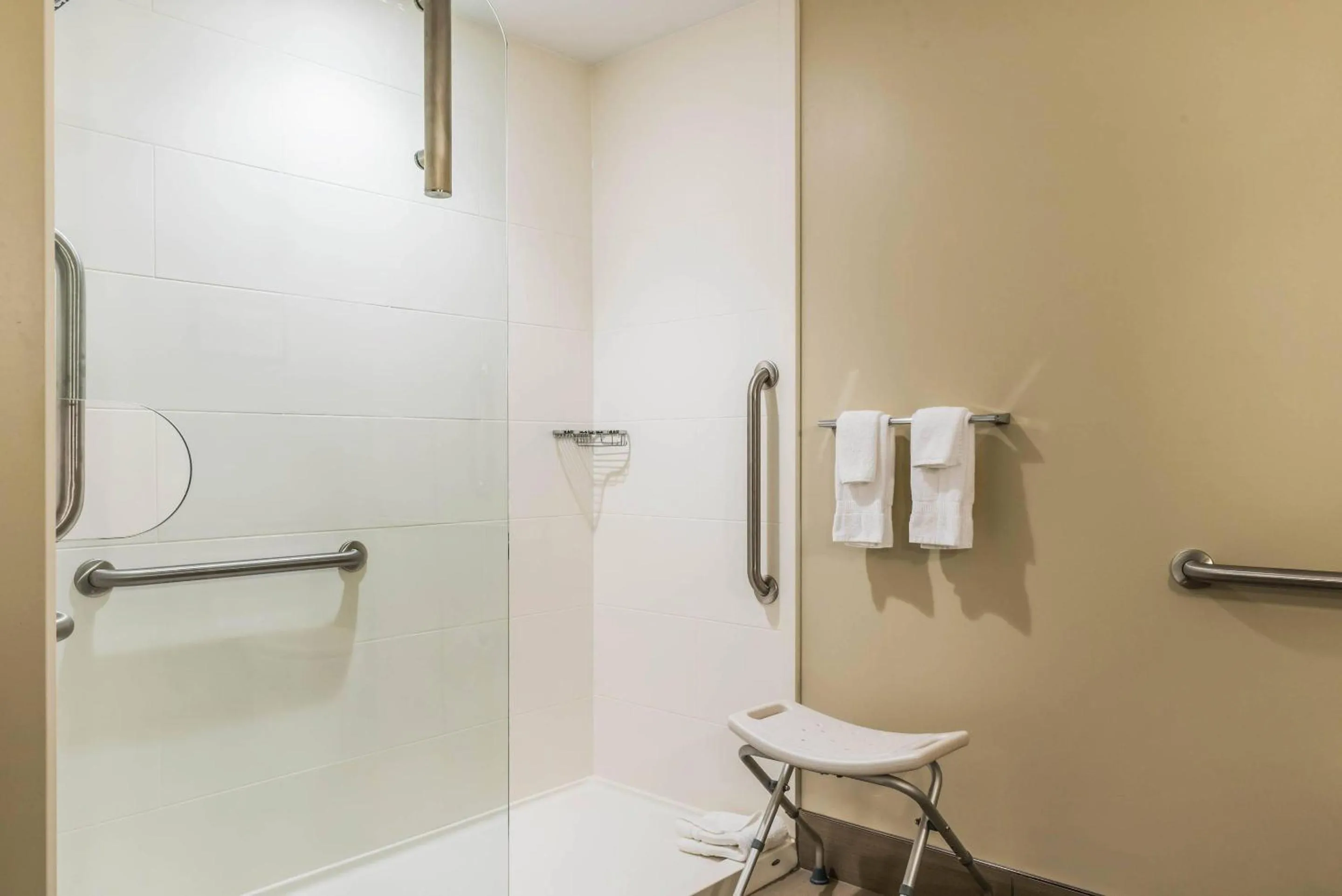 Bedroom in Comfort Suites Florence - Cincinnati South